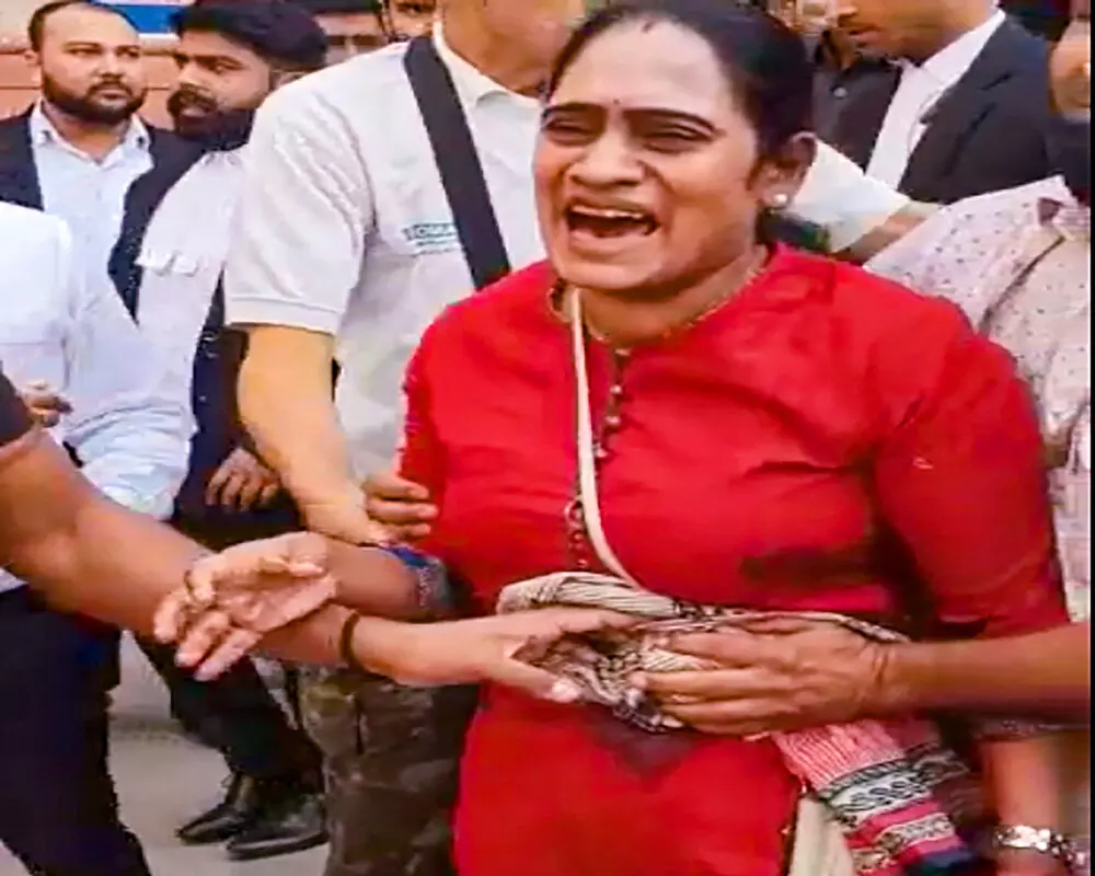 Woman shot at inside Saket court in Delhi, rushed to hospital