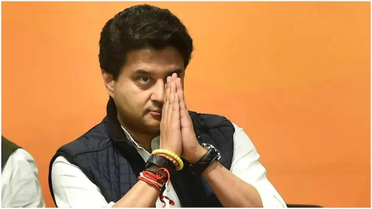 Madhya Pradesh: War of words over Digvijaya Singhs dig at Jyotiraditya Scindia continues as BJP calls Cong leader blot on India, dubs him pro-Pakistan Madhya Pradesh: War of words over Digvijaya Singhs dig at Jyotiraditya Scindia continues as BJP calls Cong leader blot on India, dubs him pro-Pakistan