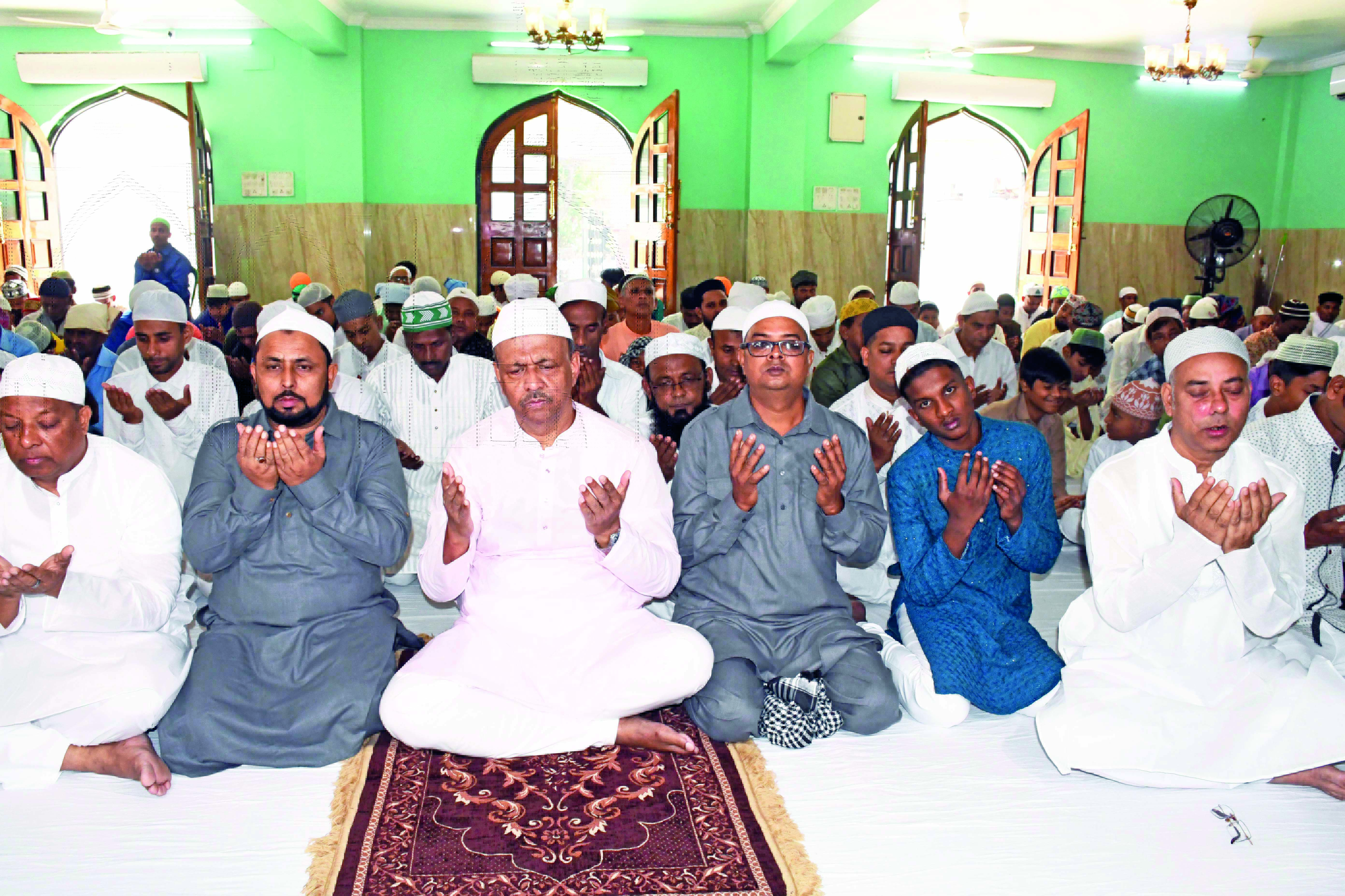 Eid-ul-Fitr celebrated with traditional fervour in Bengal