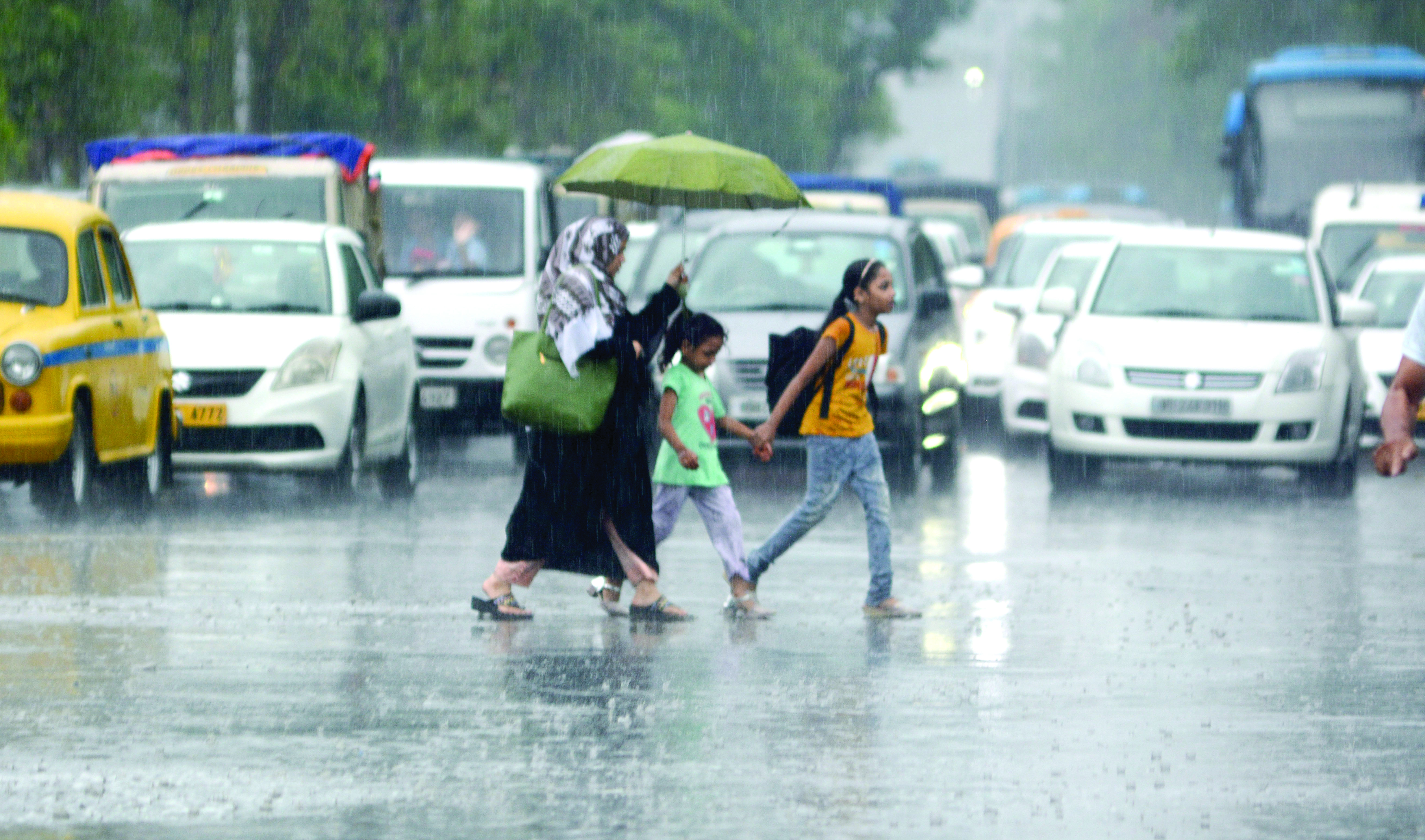 ‘Scattered rainfall in South Bengal likely in next 24 hrs, mercury to soar from Wed’