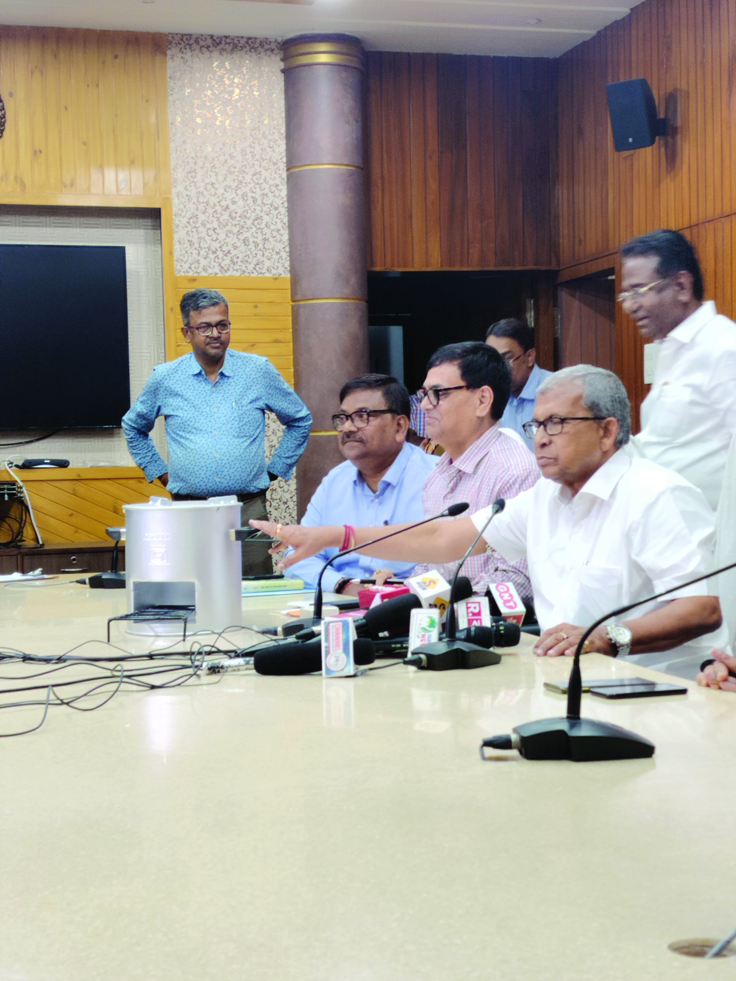 Pilot Project: ‘Smokeless stoves to be launched in five districts’