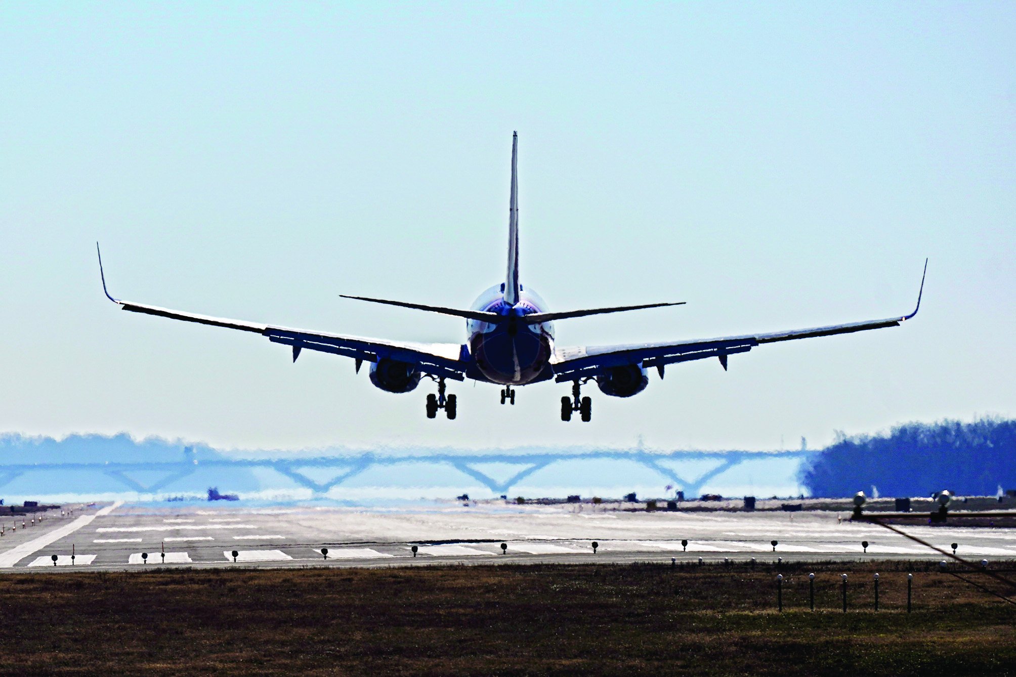 Australia: In-flight fighting forces emergency landing, 4 held Australia: In-flight fighting forces emergency landing, 4 held