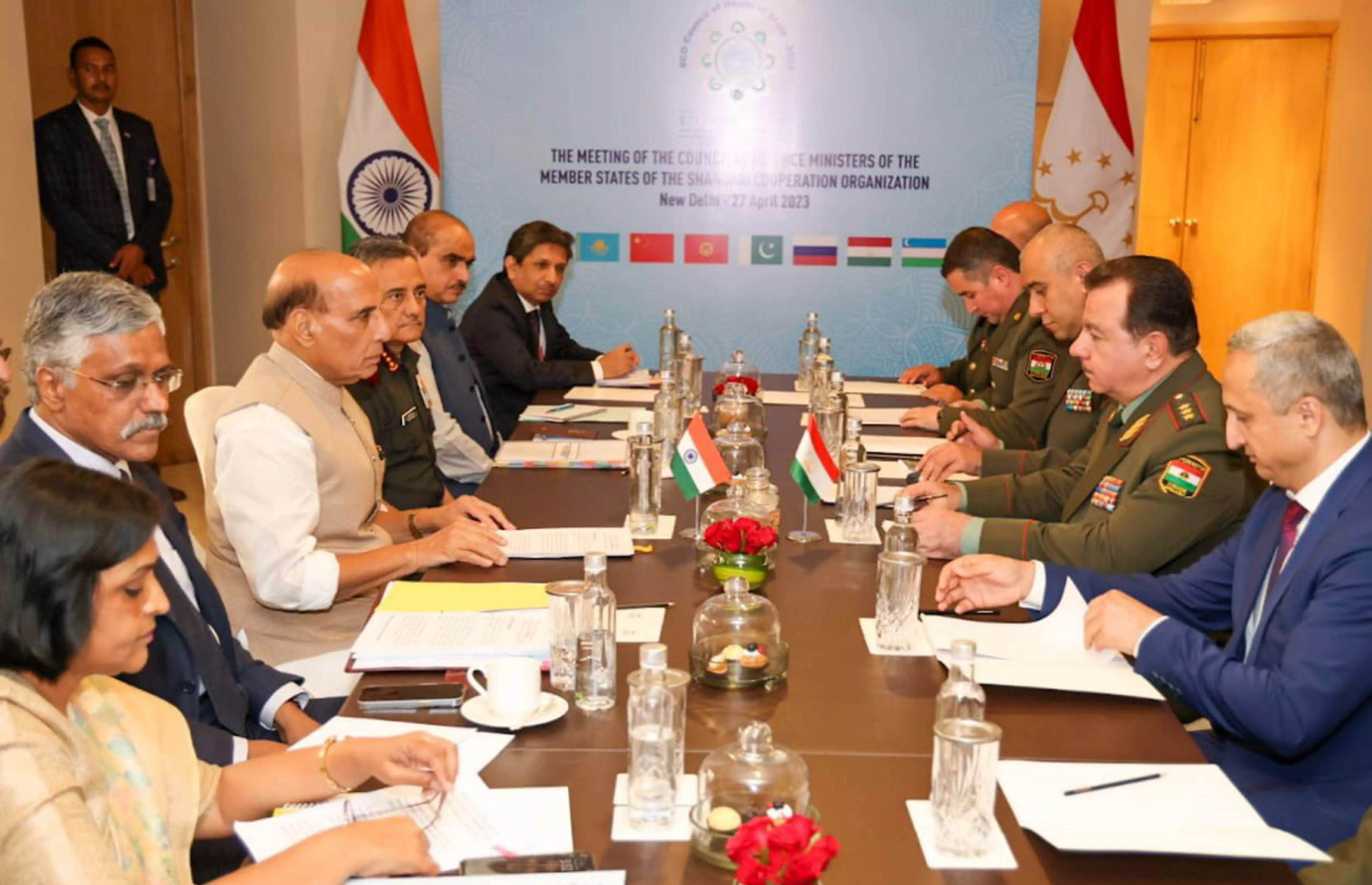 All issues at LAC need to be resolved as per existing bilateral pacts: Rajnath to Chinese defence minister Li
