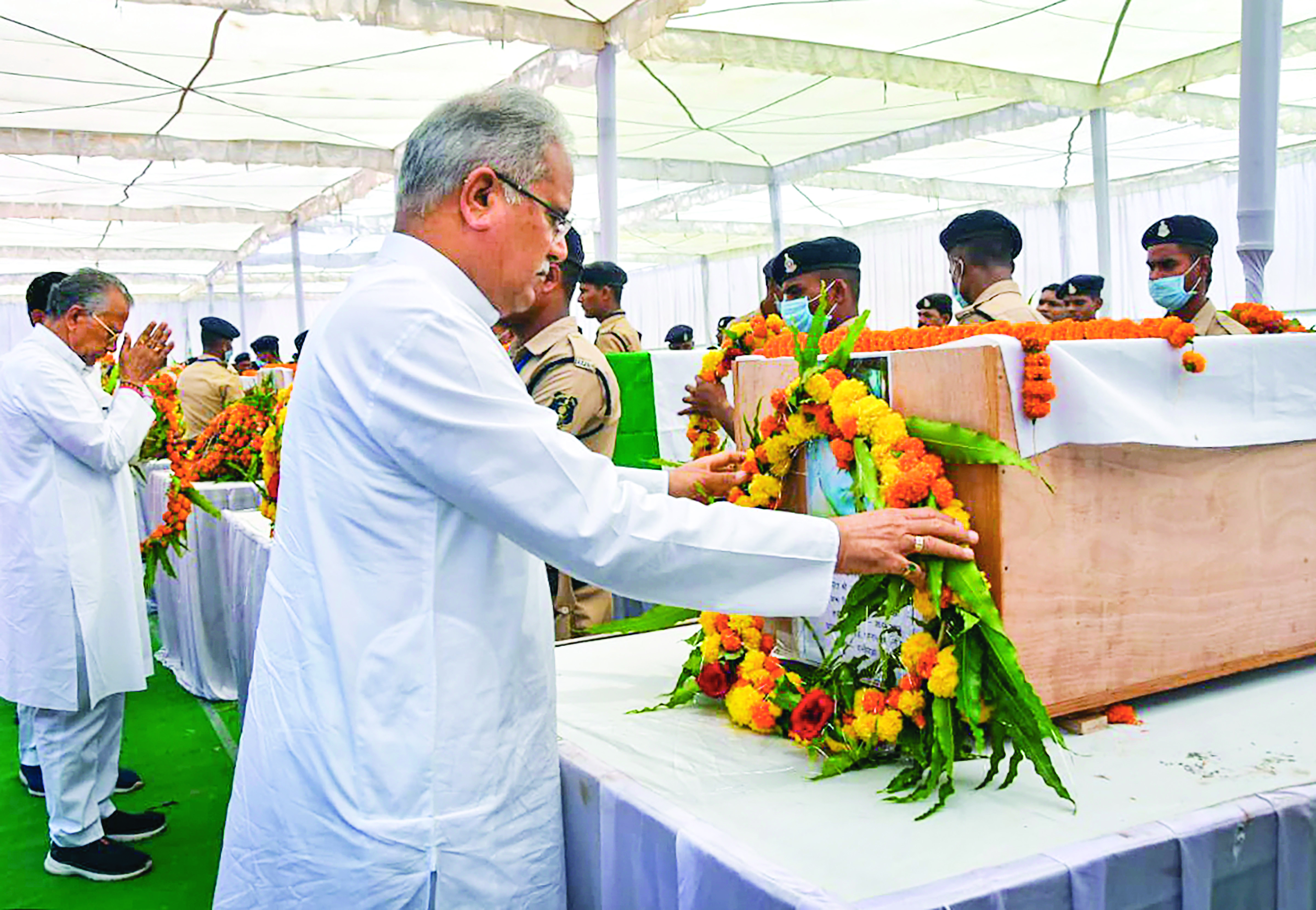 Wreaths laid for 11 deceased