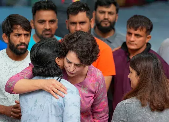 Priyanka Gandhi protesting wrestlers at Jantar Mantar, accuses govt of protecting WFI chief Brij Bhushan Sharan Singh Priyanka Gandhi protesting wrestlers at Jantar Mantar, accuses govt of protecting WFI chief Brij Bhushan Sharan Singh