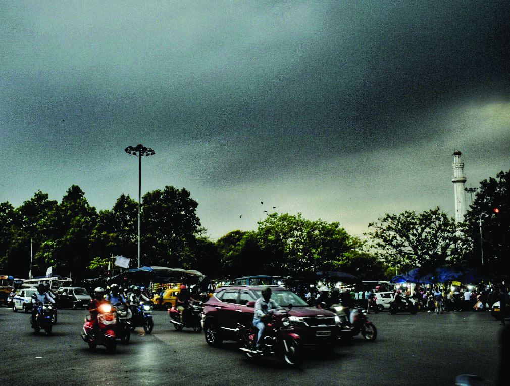 1 dead, at least 45 hurt in lightning strike; Abhishek expresses grief