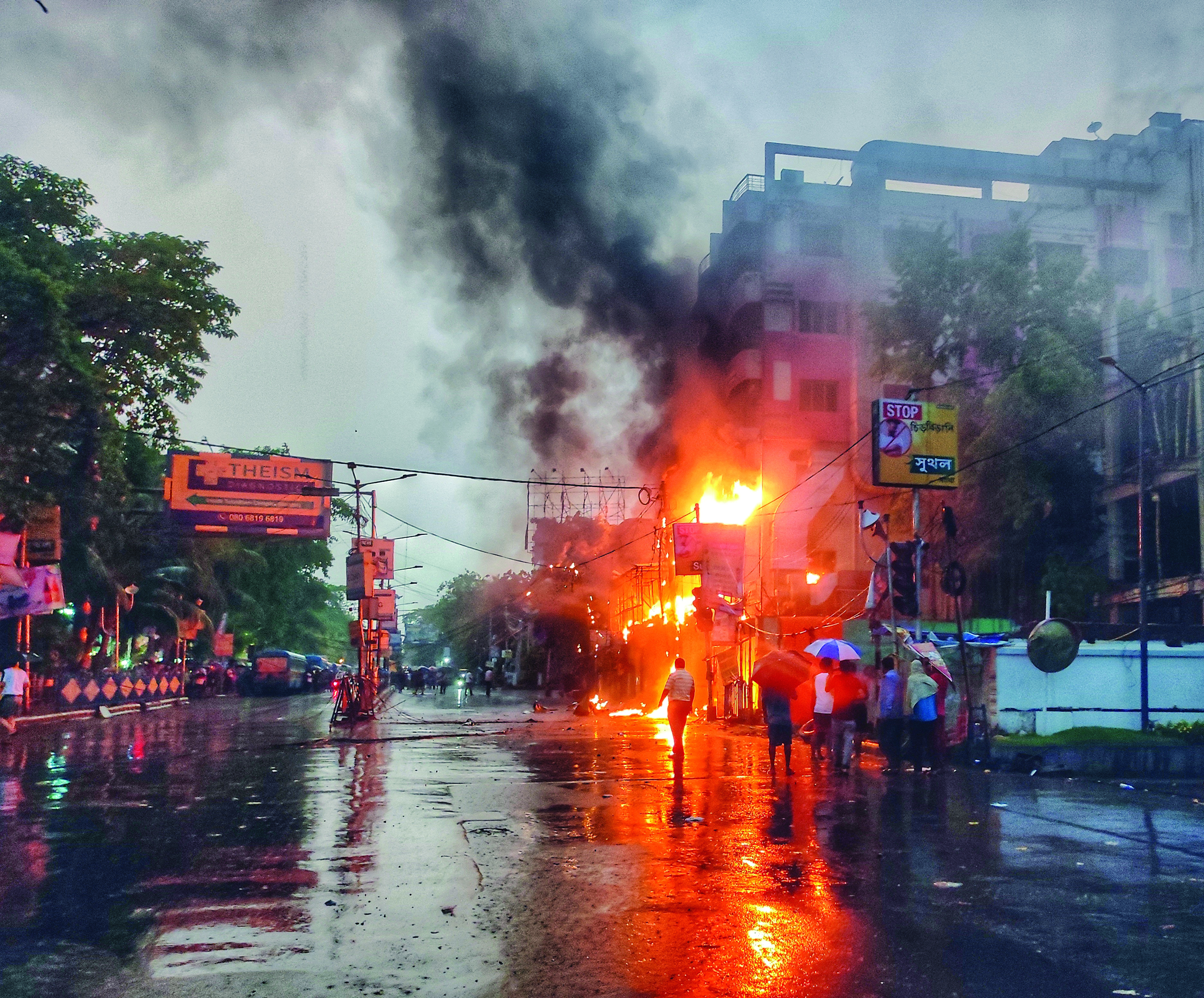 Nine engines pressed into action to douse fire in Bangur Avenue, none injured