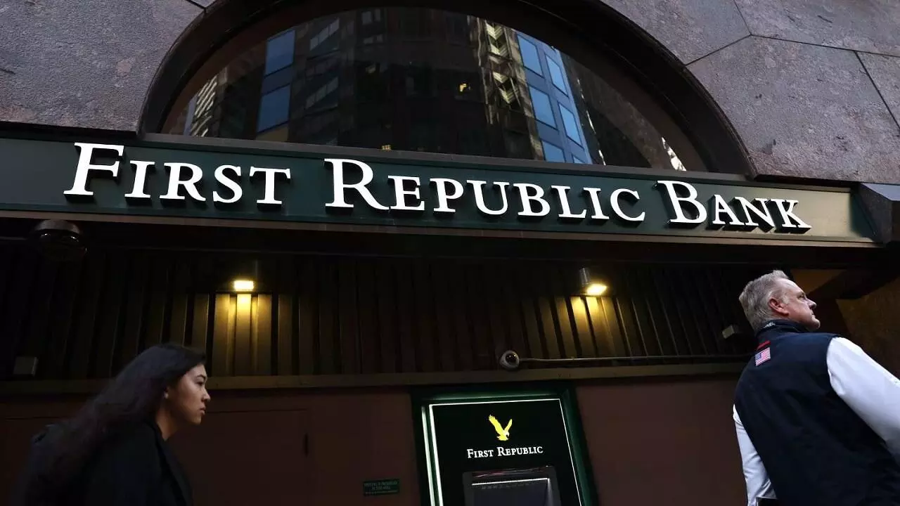 Snowballing crisis Snowballing crisis