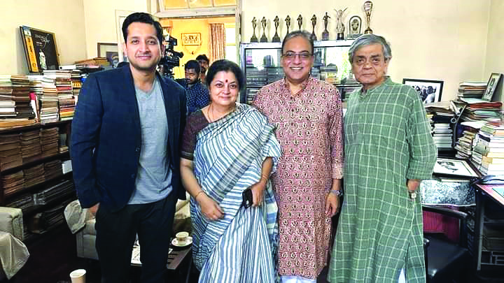Tolly celebs visit Satyajit Ray’s house on his 102nd birth anniv Tolly celebs visit Satyajit Ray’s house on his 102nd birth anniv
