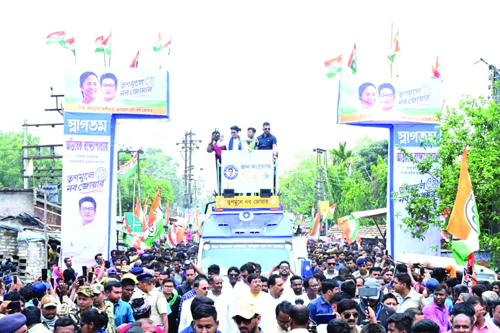 Abhishek’s ‘Yatra’: Malda sees euphoria in streets, packed roofs