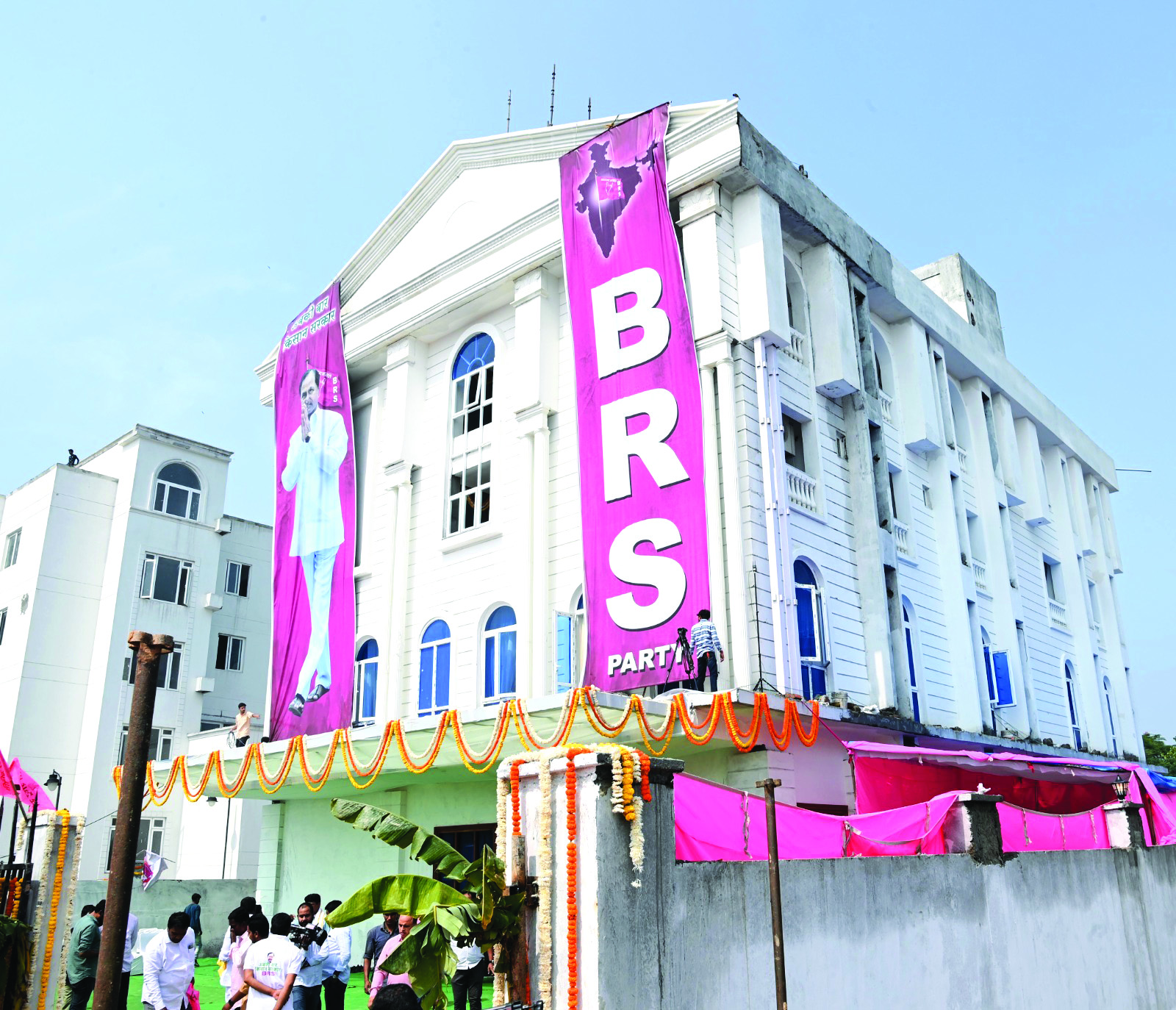 T’gana CM K Chandrashekar Rao inaugurates BRS office in Delhi