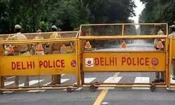 Delhi Police barricades border entries to stop wrestlers supporters from coming to Jantar Mantar Delhi Police barricades border entries to stop wrestlers supporters from coming to Jantar Mantar