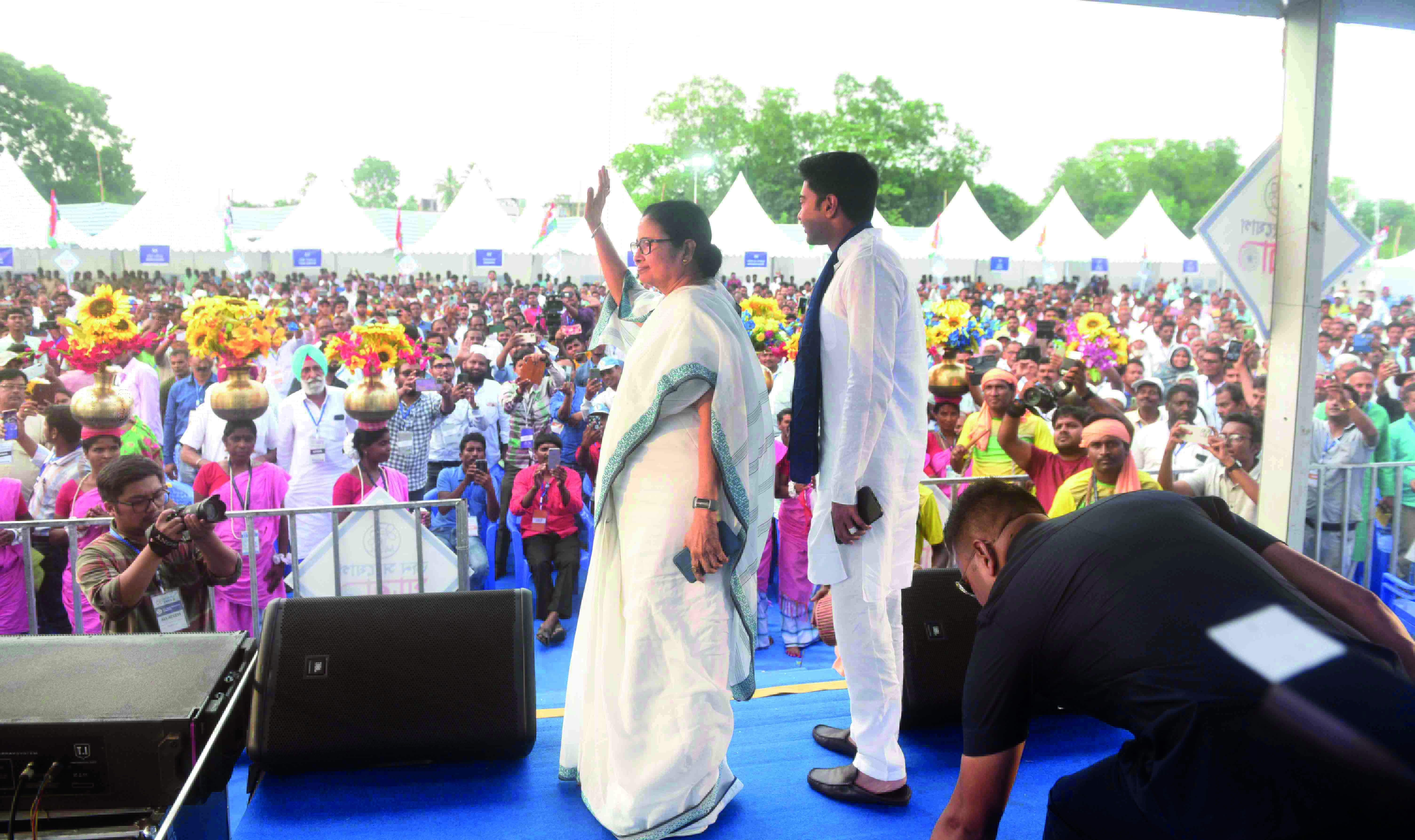 Would be happy if BJP’s downfall starts with K’taka, says Mamata