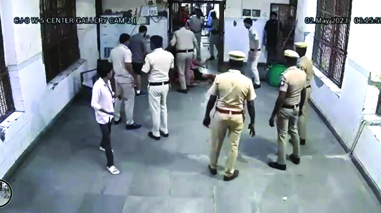 New video shows Tillu Tajpuriya was stabbed even in front of security staff New video shows Tillu Tajpuriya was stabbed even in front of security staff