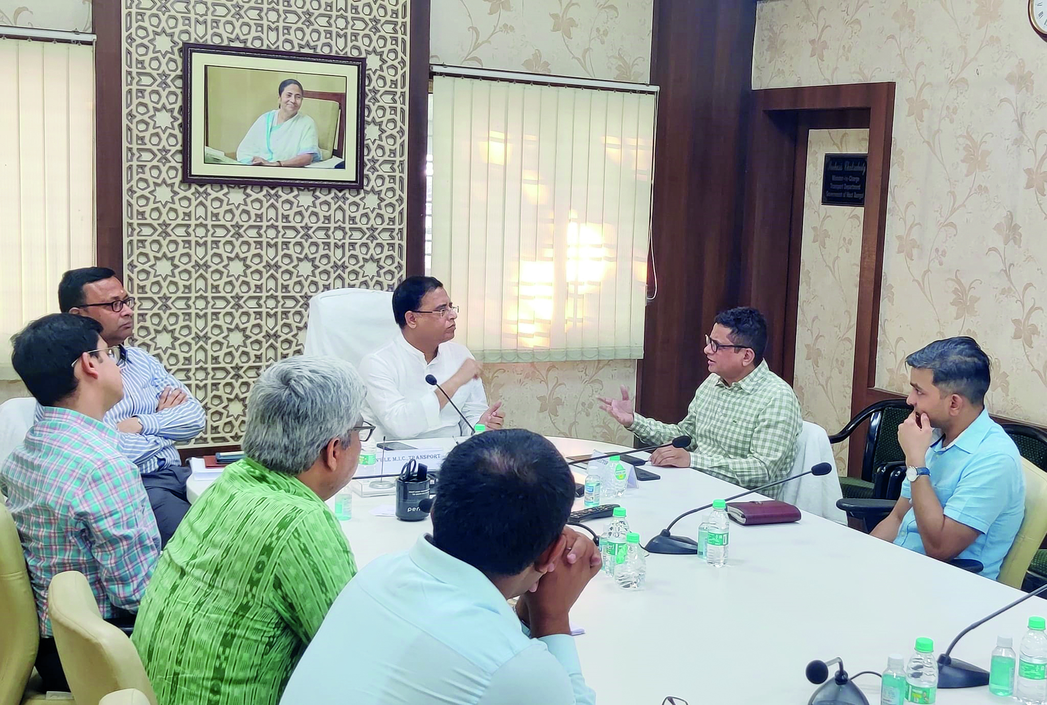 Cab owners, app-cab companies must have an agreement: Min