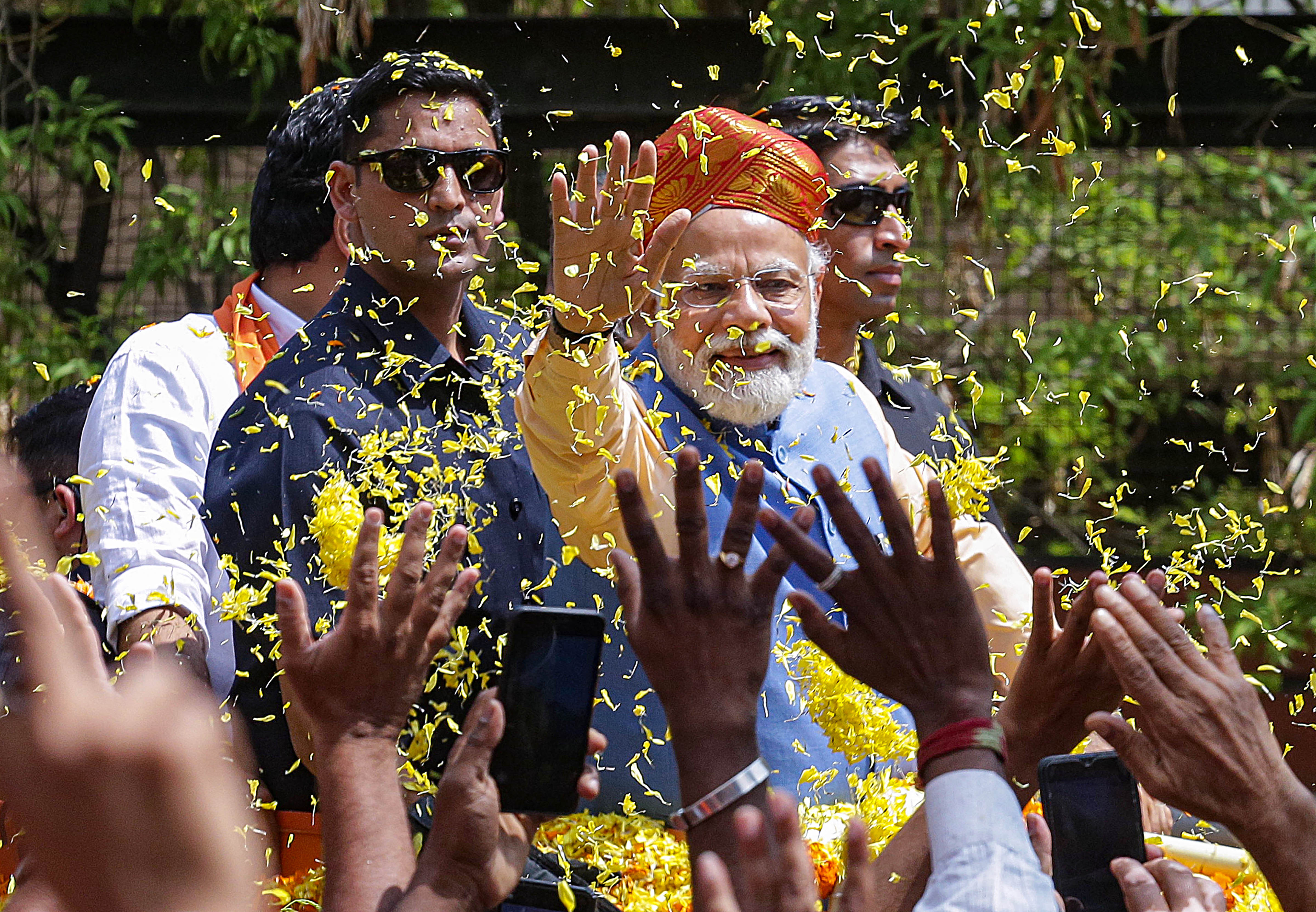Prime Minister embarks on 8-km roadshow in Bengaluru Prime Minister embarks on 8-km roadshow in Bengaluru