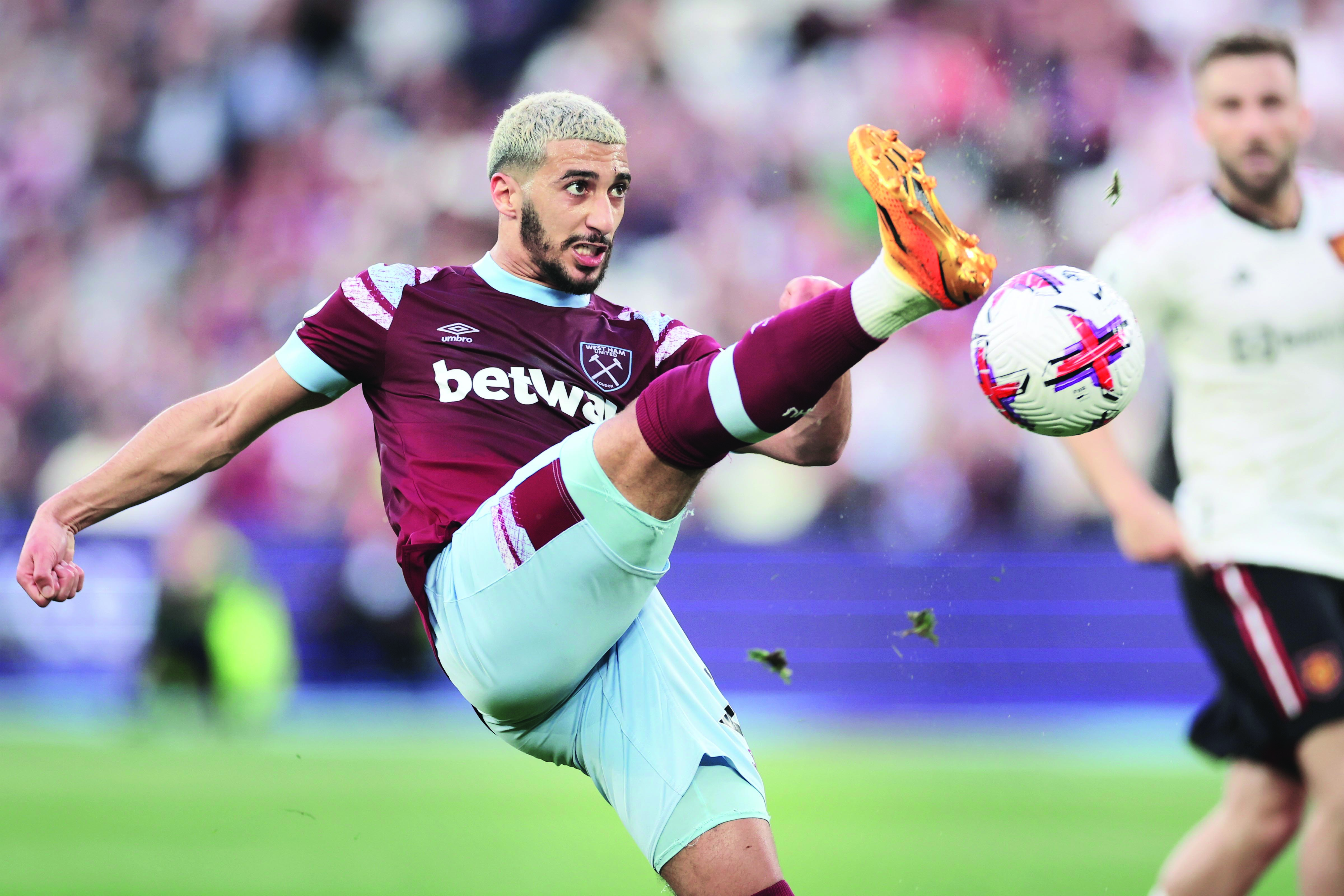 Arsenal win, Man U lose to leave plenty to play for in EPL