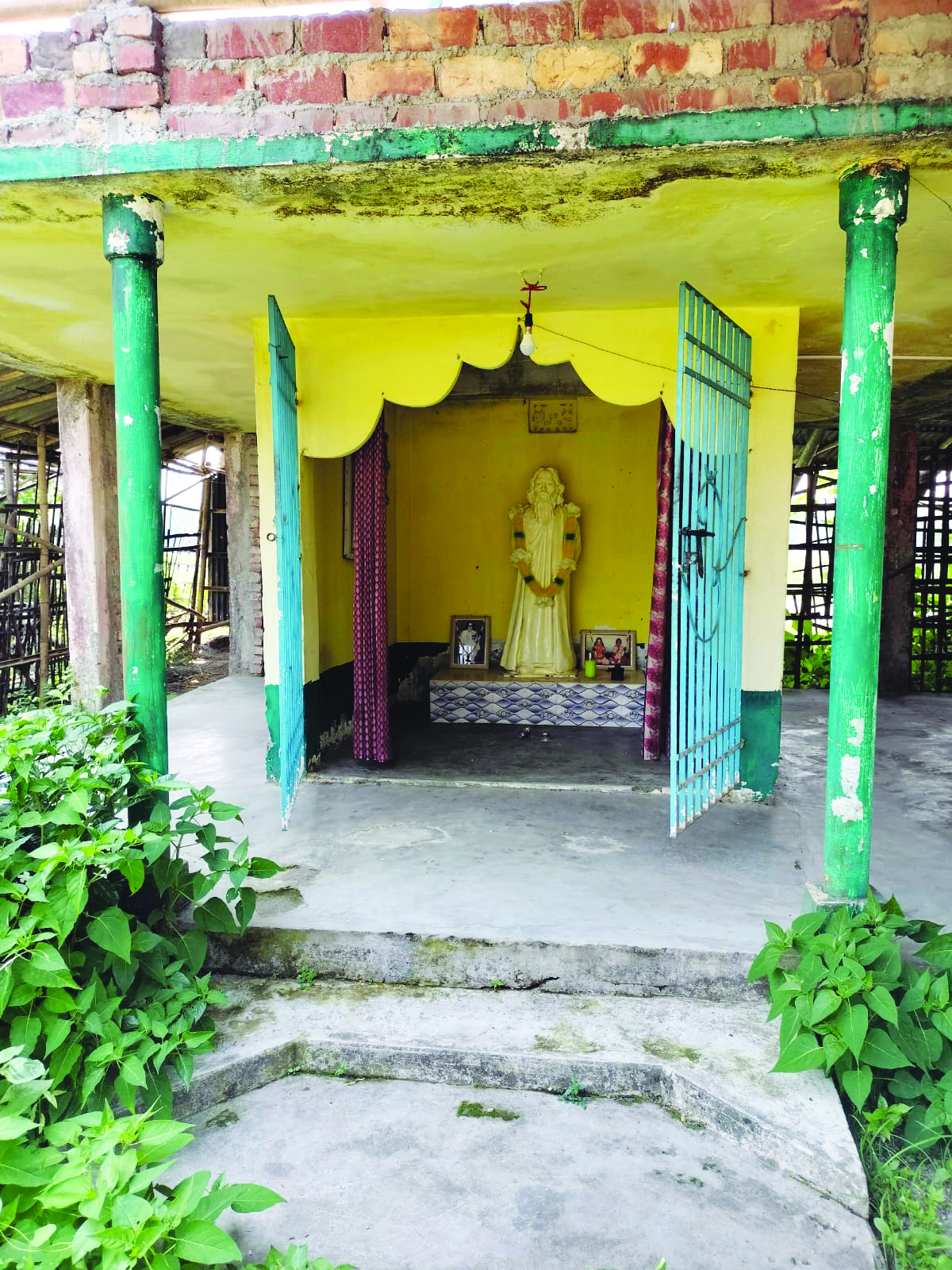 20 years on, man worships ‘Kabiguru’ twice a day at temple built for the bard 20 years on, man worships ‘Kabiguru’ twice a day at temple built for the bard