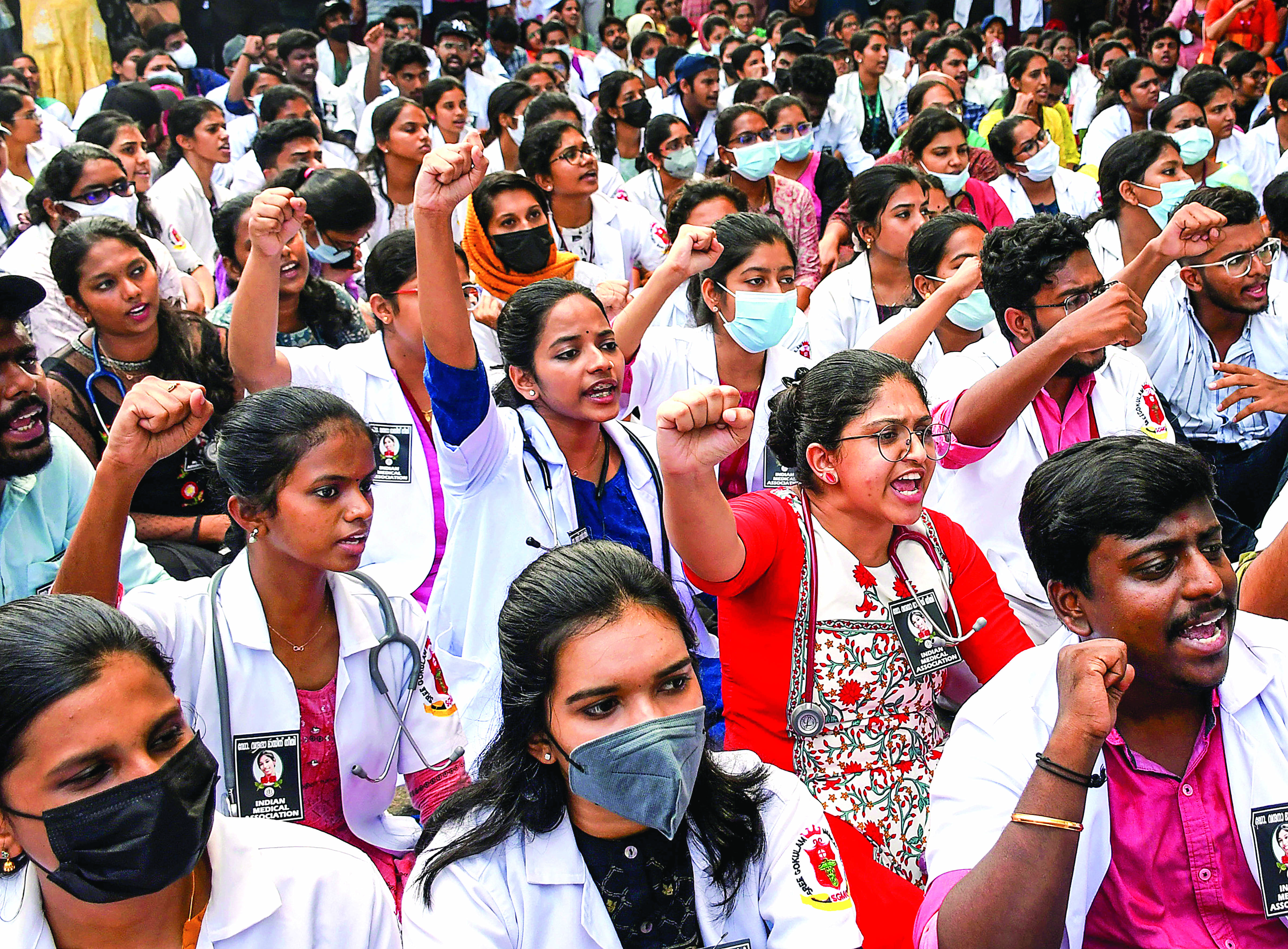 Kerala govt to issue ordinance for safety of healthcare professionals