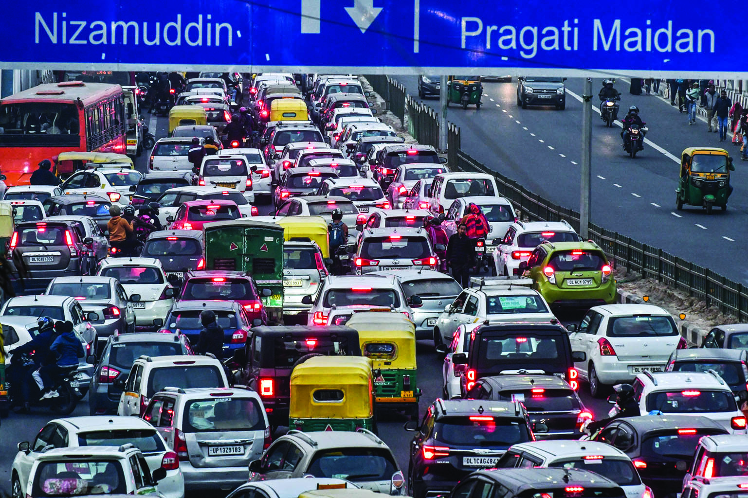 Delhi government partners with University of Chicago Trust to combat vehicular pollution