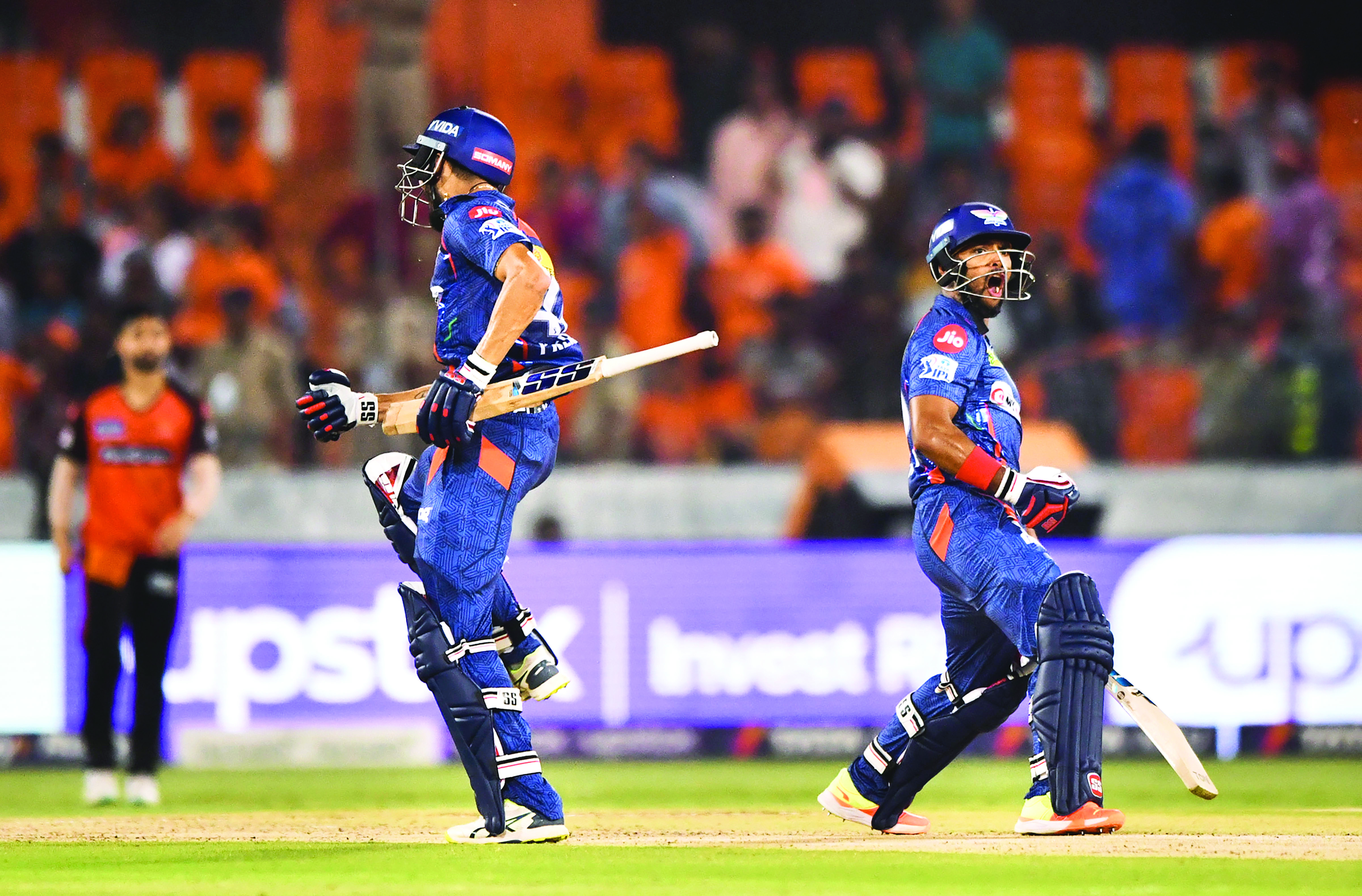 Super Giants back in play-off hunt, beat Sunrisers by 7-wickets