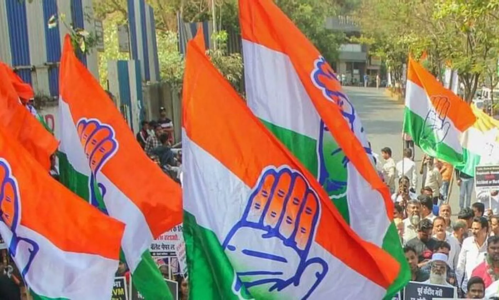 Congress inching towards majority in Karnataka