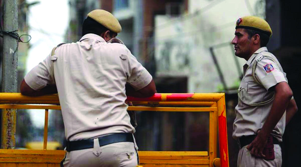 3 held for entering wine shop, stealing Rs 6-7 lakh in E Delhi 3 held for entering wine shop, stealing Rs 6-7 lakh in E Delhi