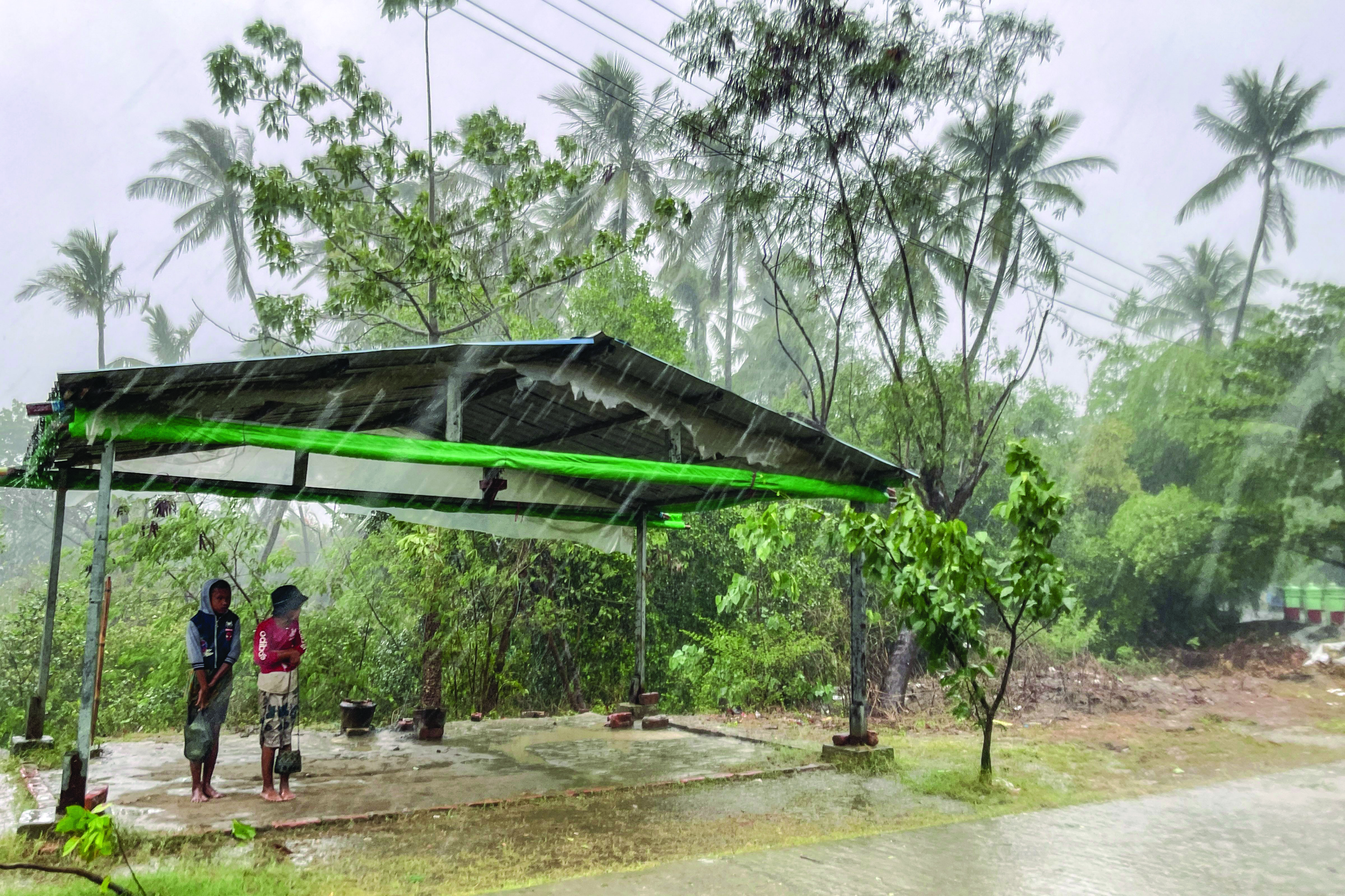 Cyclone Mocha makes landfall along B’desh, Myanmar coasts