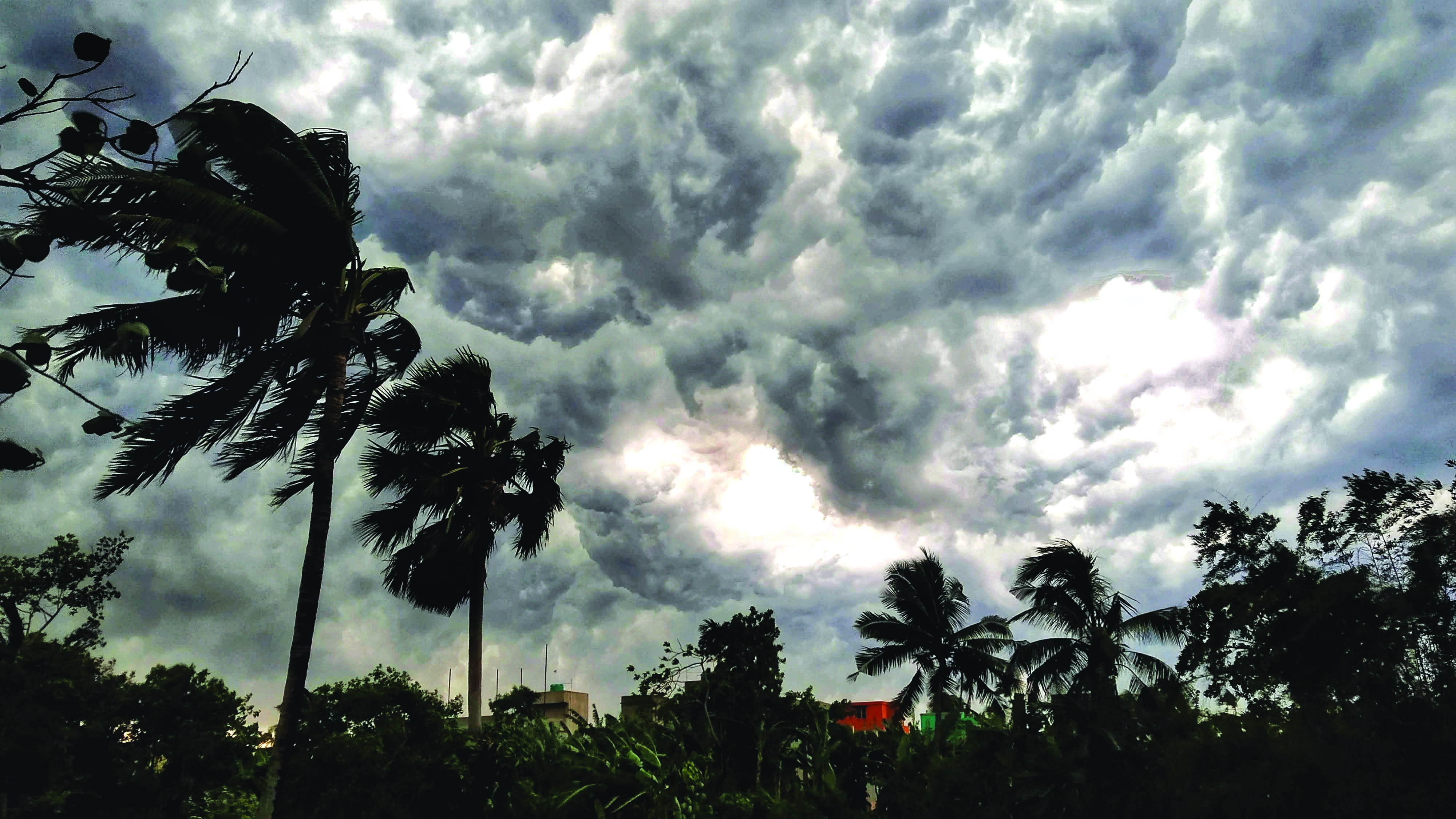 Mocha: Tourists prevented from going to beaches