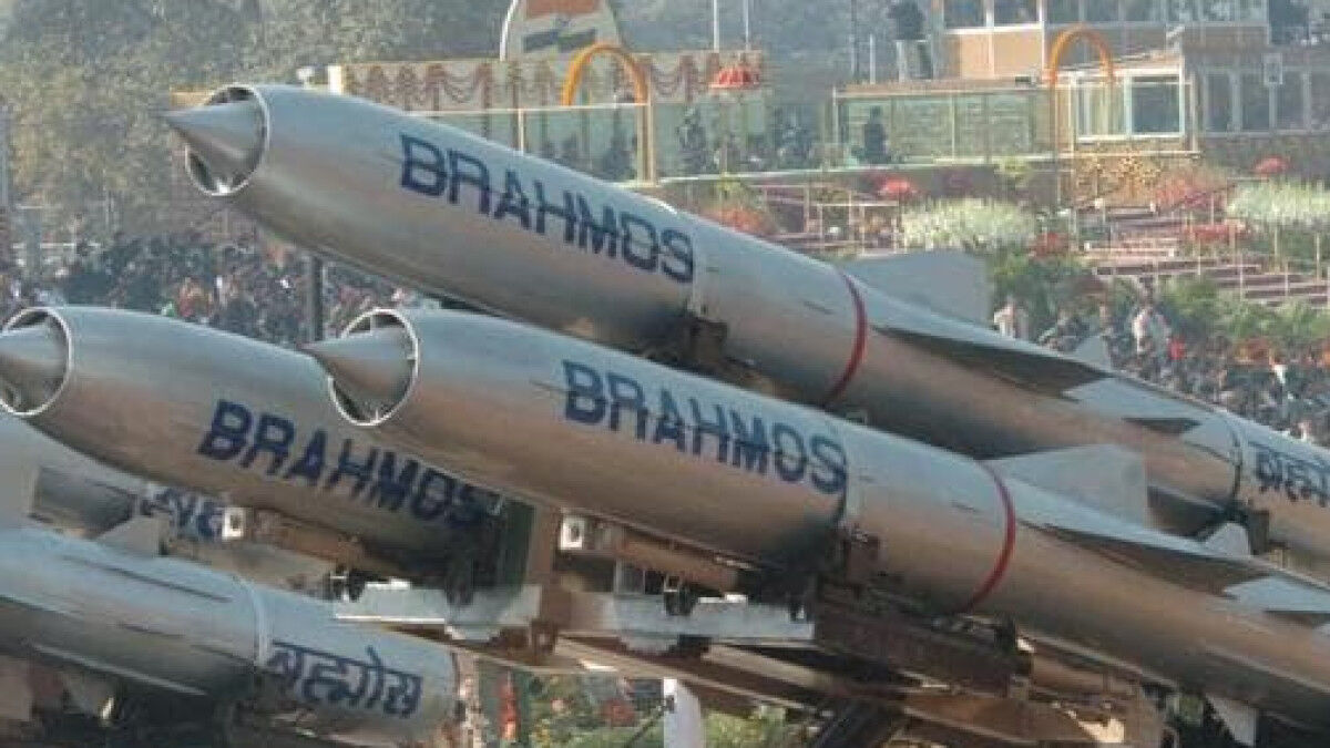 Indian Navy test fires BrahMos missile