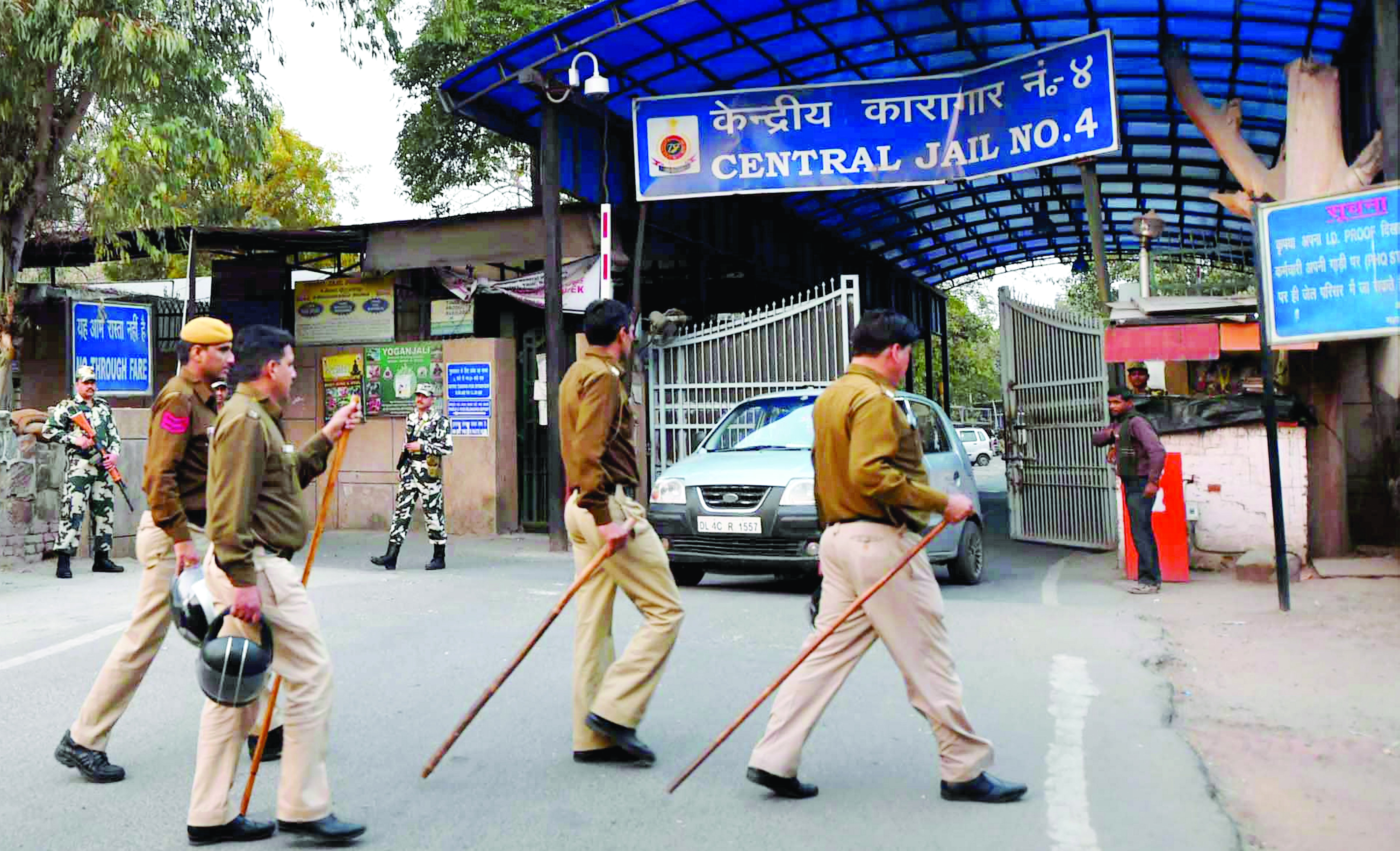 Show-cause notice to Tihar SP for transferring 2 inmates to Jain’s cell Show-cause notice to Tihar SP for transferring 2 inmates to Jain’s cell