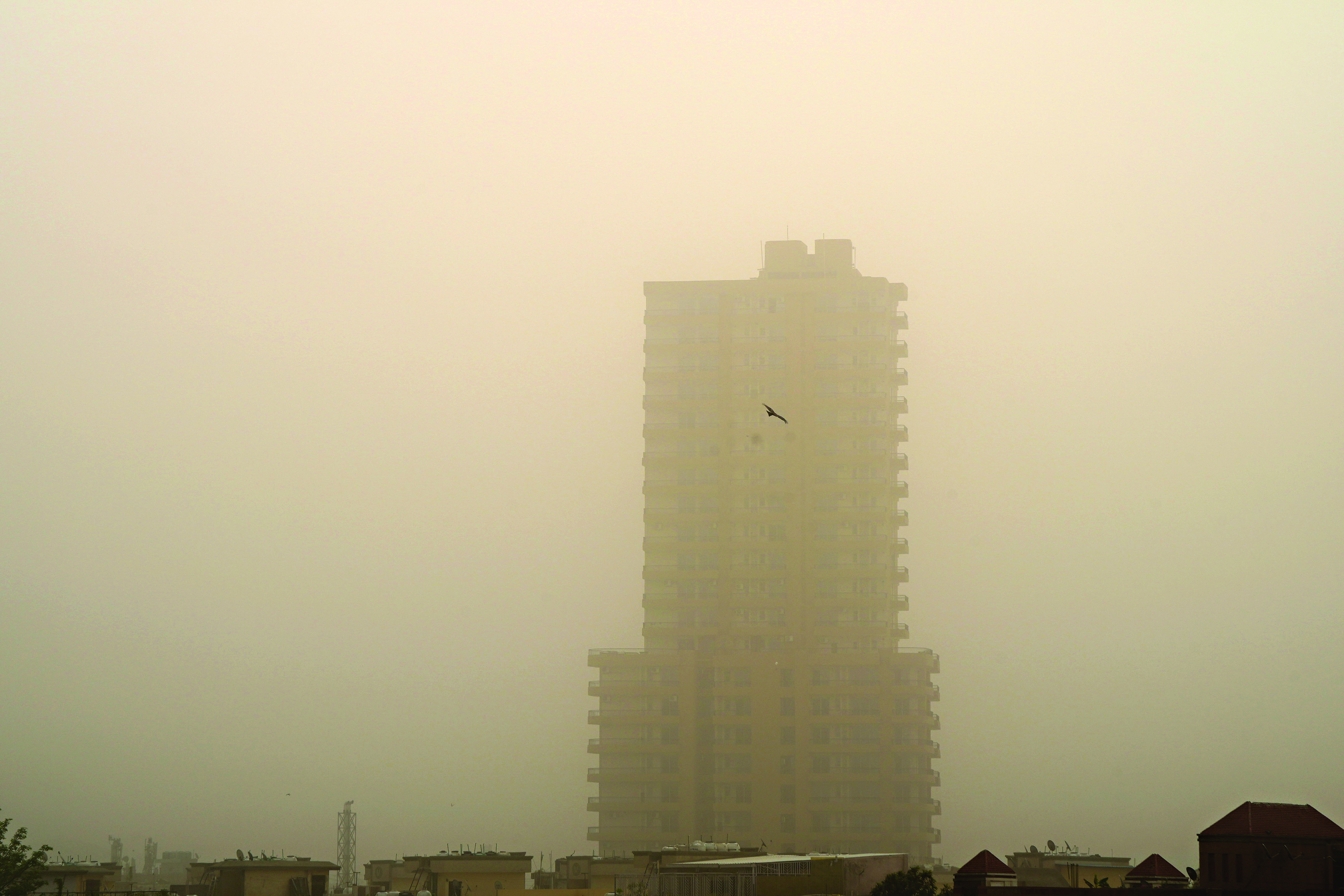 PM10 levels off the charts as winds raising dust sweep city PM10 levels off the charts as winds raising dust sweep city