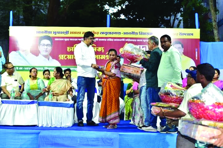 Salt Lake fire: Minister hands over keys of houses to about 52 affected families
