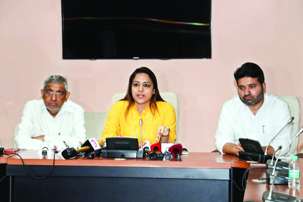 Mayor Oberoi orders removal of civic official Mayor Oberoi orders removal of civic official