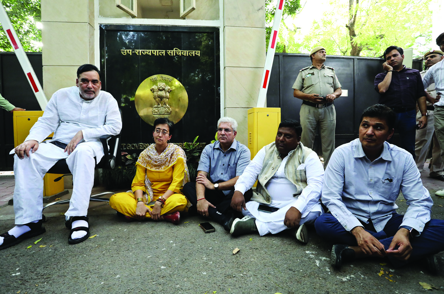 Delhi govt, L-G lock horns over Services verdict Delhi govt, L-G lock horns over Services verdict