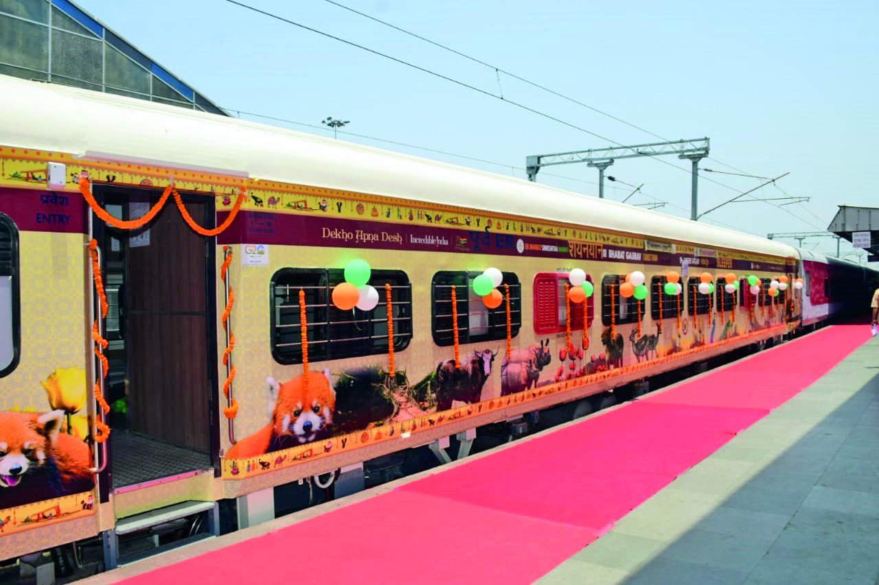 1st Bharat Gaurav Spl tourist train flagged off from Kolkata