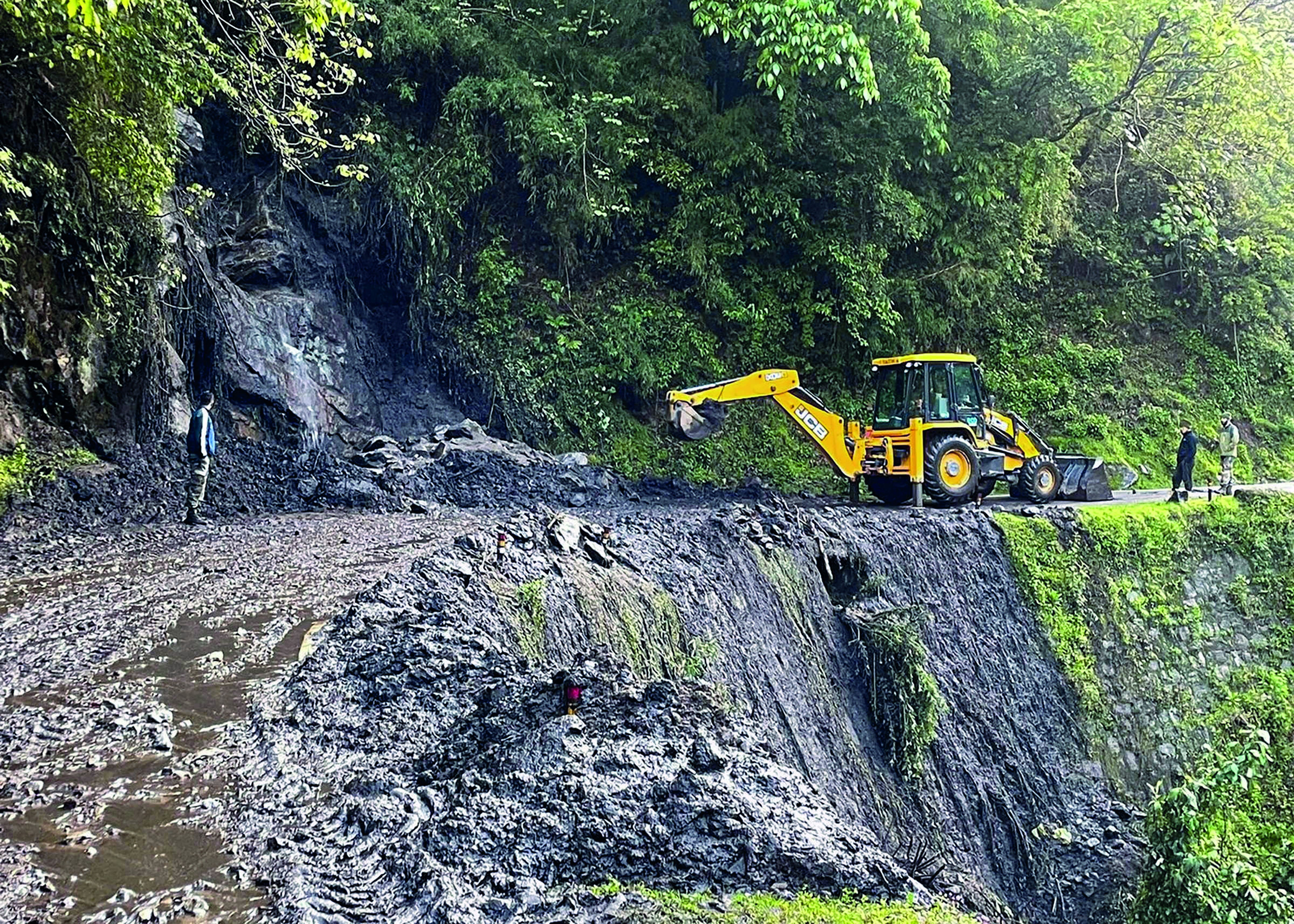 Indian Army rescues 500 stranded tourists from landslide-hit Sikkim