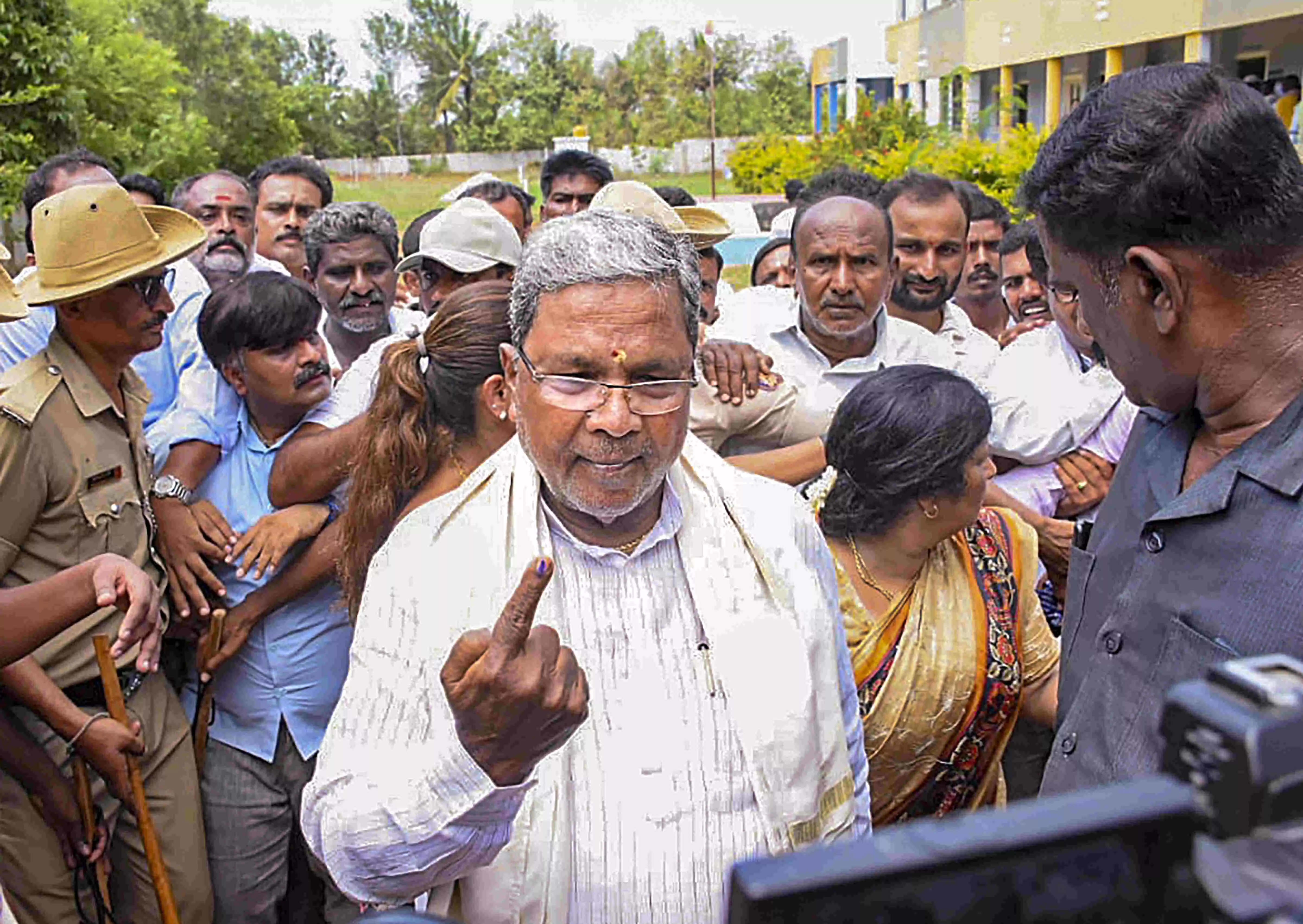 Siddaramaiahs swearing-in ceremony to take place in the presence of many top opposition leaders