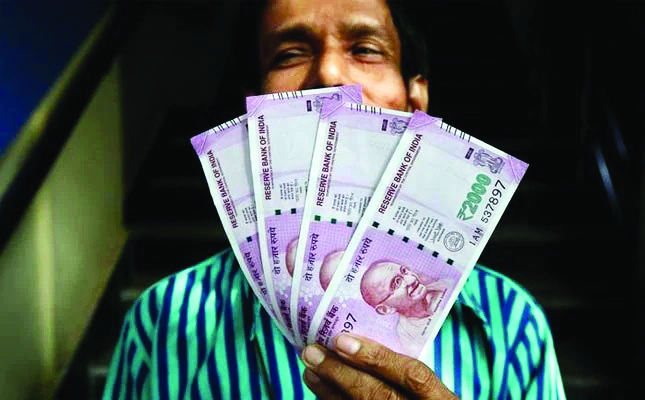 Withdrawal of Rs 2,000 notes will have no perceptible effect on economy: Panagariya