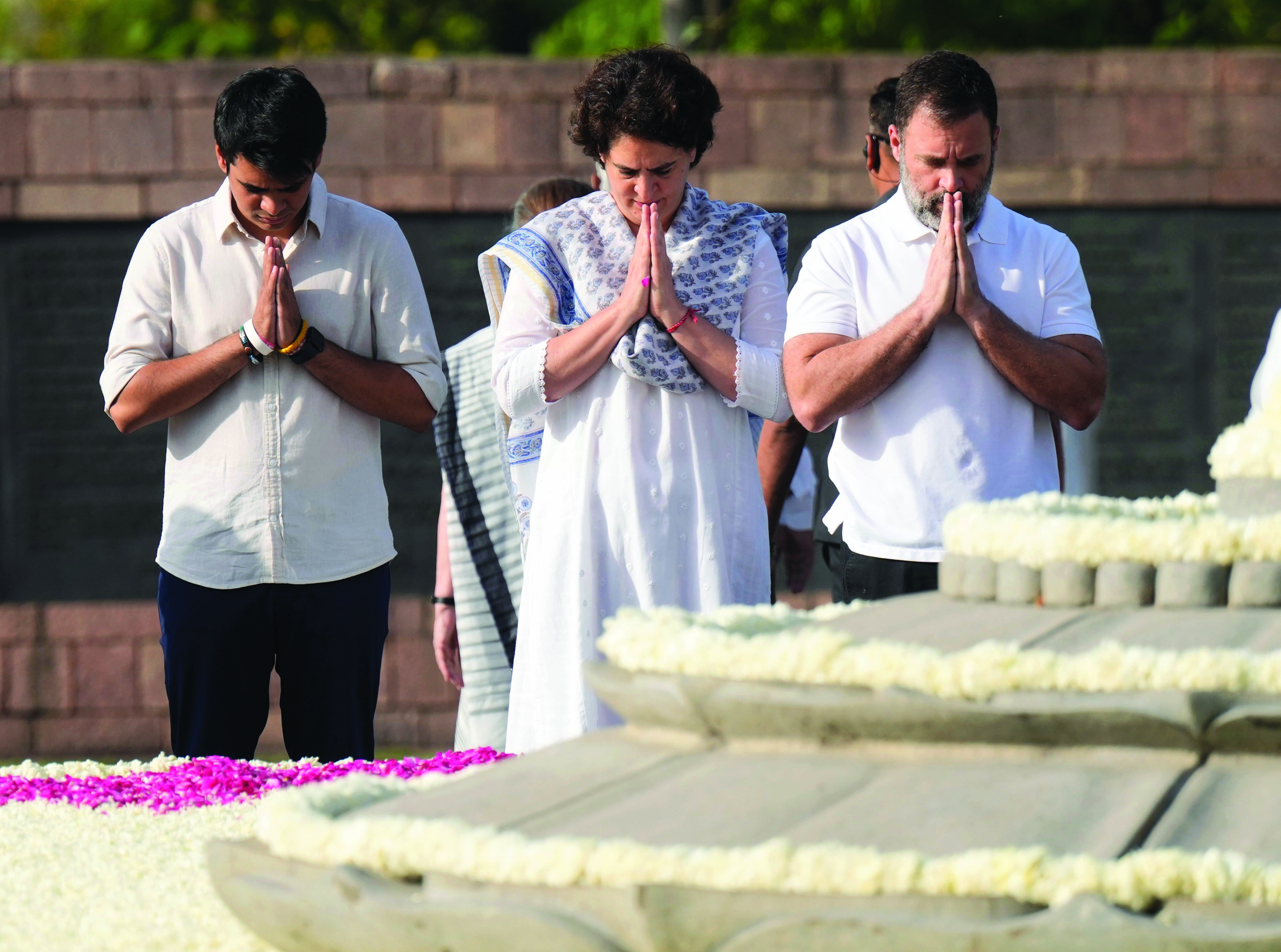 Cong leaders pay tribute to Rajiv Gandhi on his death anniversary