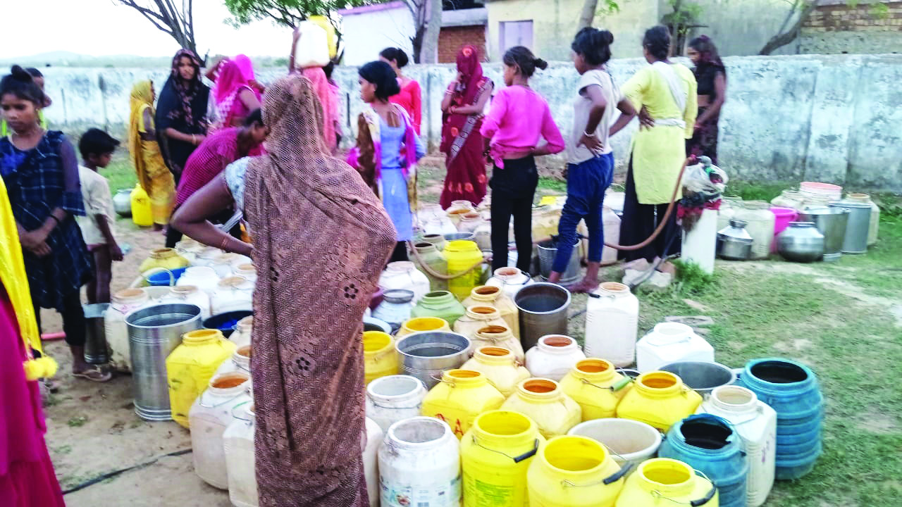 Environmental refugees: Climate change-induced water crisis forces villagers to brink in Uttar Pradesh Environmental refugees: Climate change-induced water crisis forces villagers to brink in Uttar Pradesh