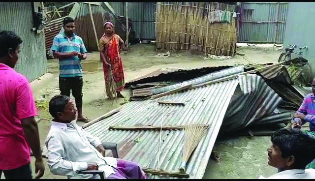 Several hurt, houses damaged, poles & trees uprooted Several hurt, houses damaged, poles & trees uprooted
