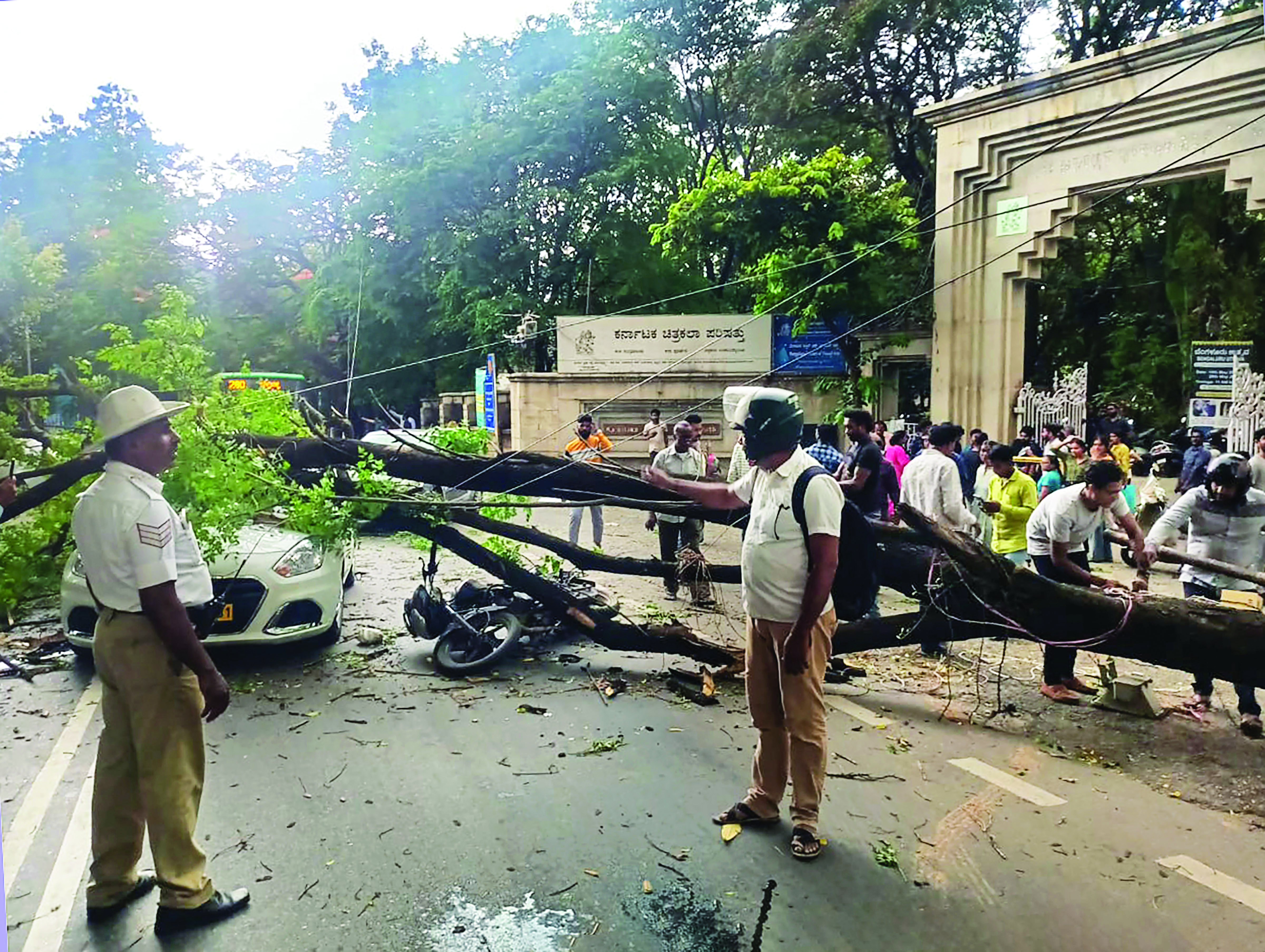 Bengaluru: Woman drowns after car gets stuck in neck-deep water Bengaluru: Woman drowns after car gets stuck in neck-deep water