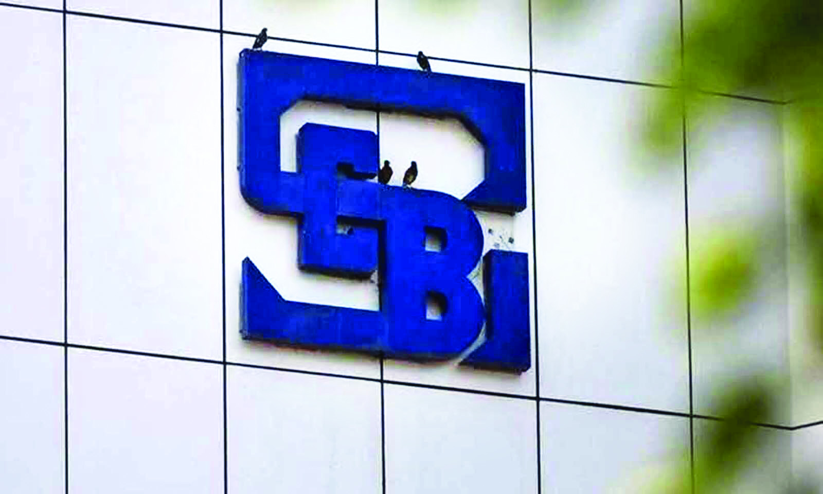 SEBI suggests curbs on derivative-linked share moves SEBI suggests curbs on derivative-linked share moves