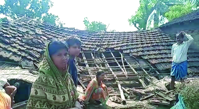 Nor’wester: 2, including minor, dead in Malda