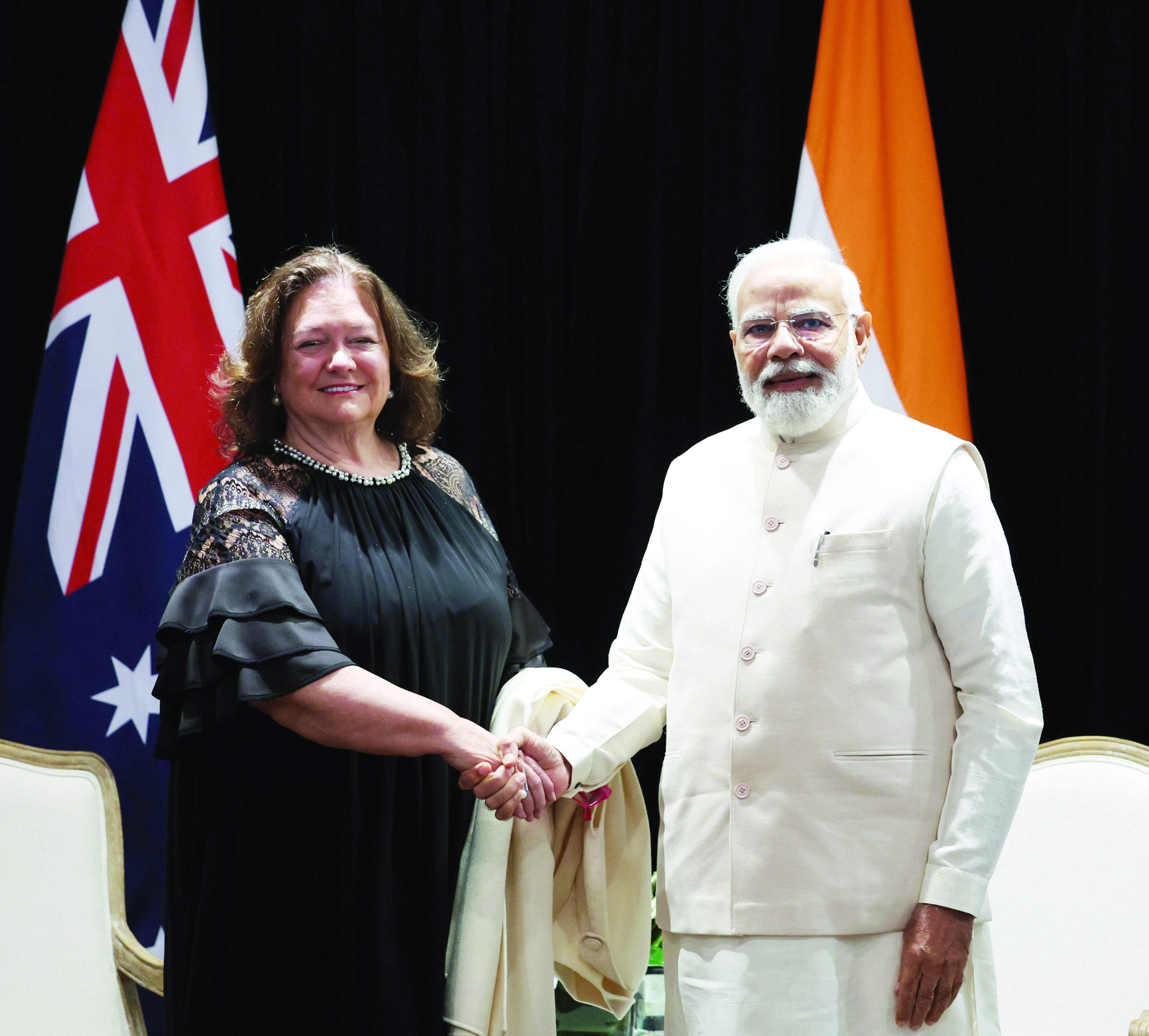 PM meets prominent Australian biz leaders; invites investments in India