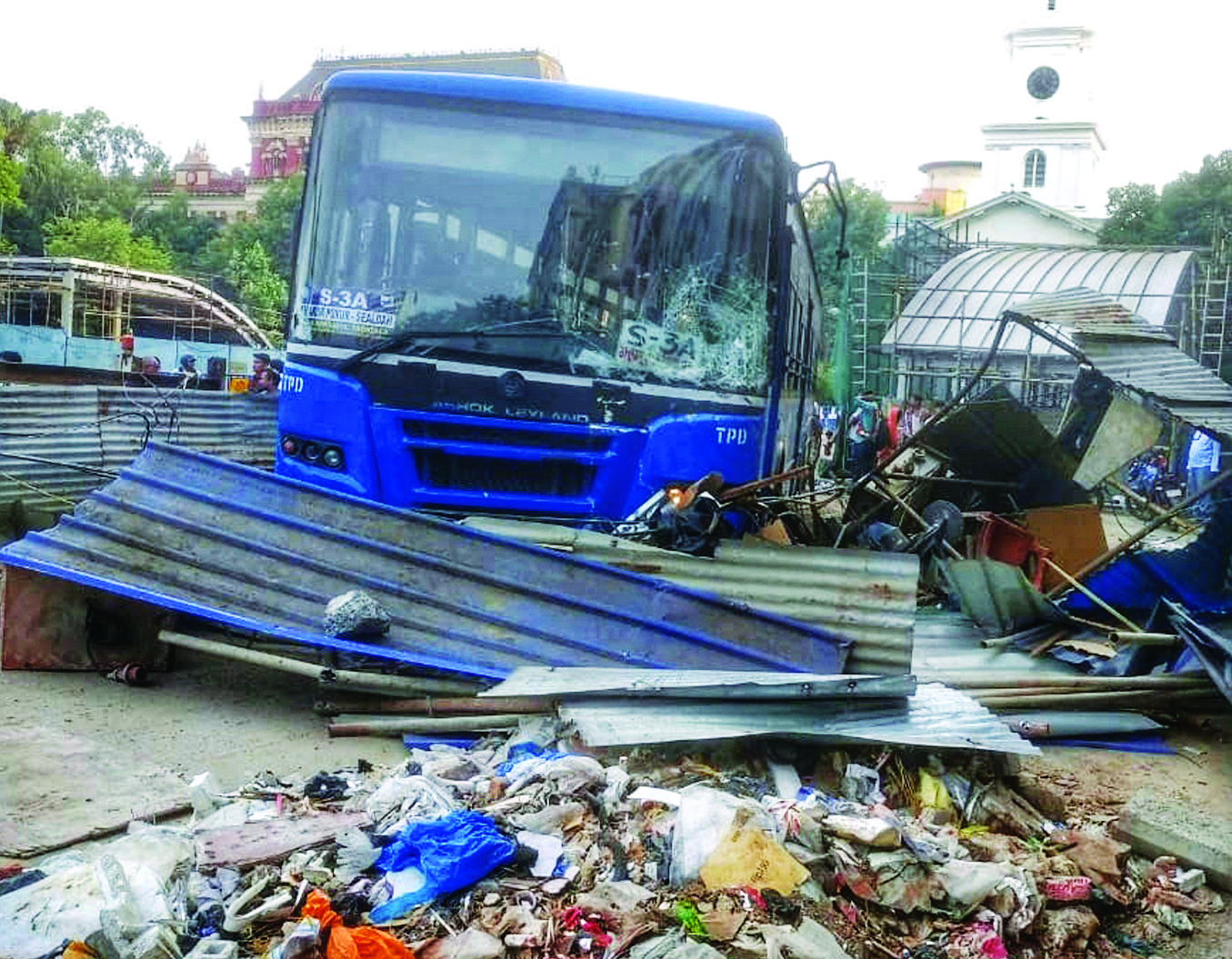 3 hurt as bus rams into temporary structure