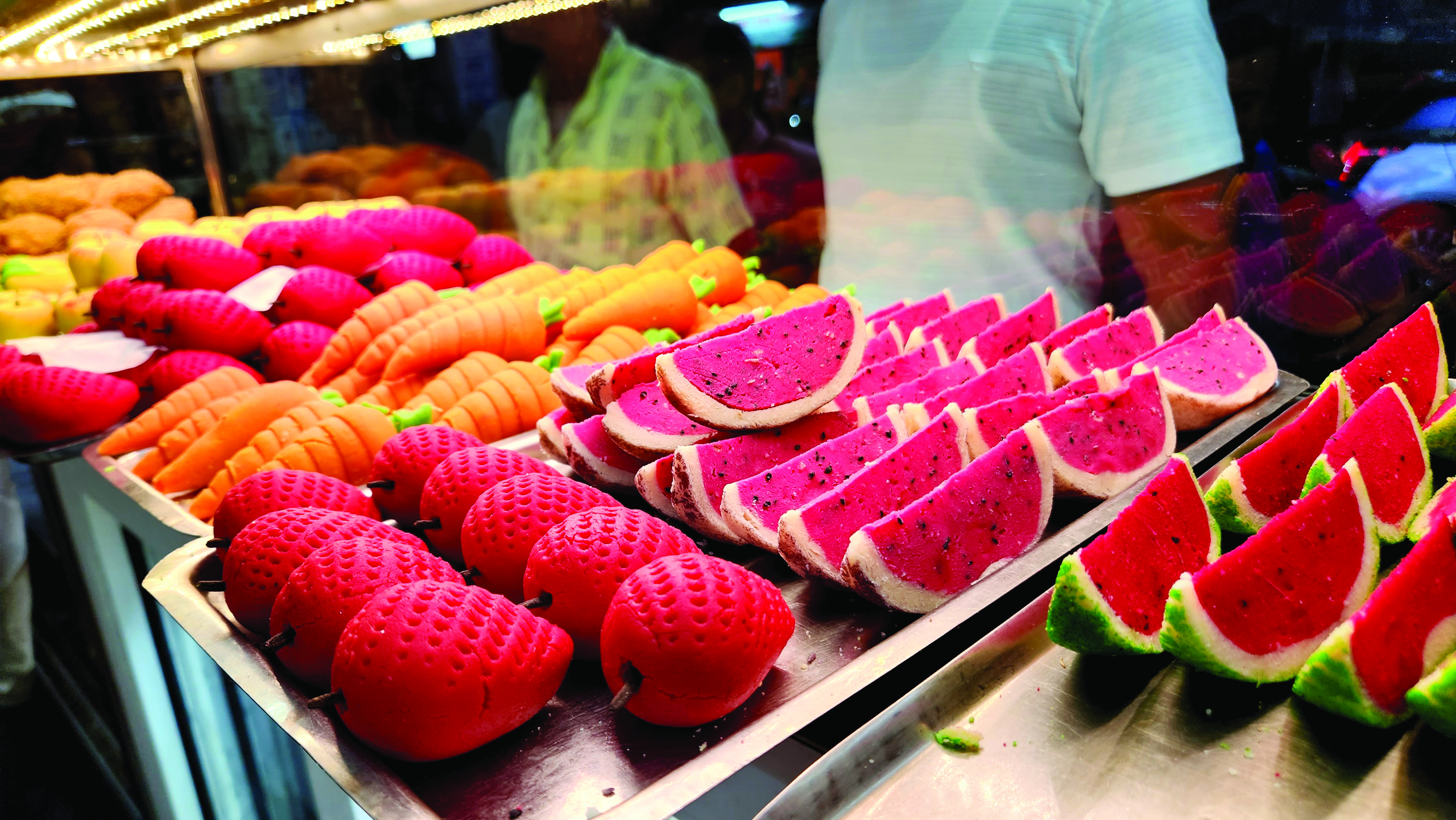 ‘Jamai Sasthi’: Sweet replicas of fruits rule the roost in Siliguri ‘Jamai Sasthi’: Sweet replicas of fruits rule the roost in Siliguri
