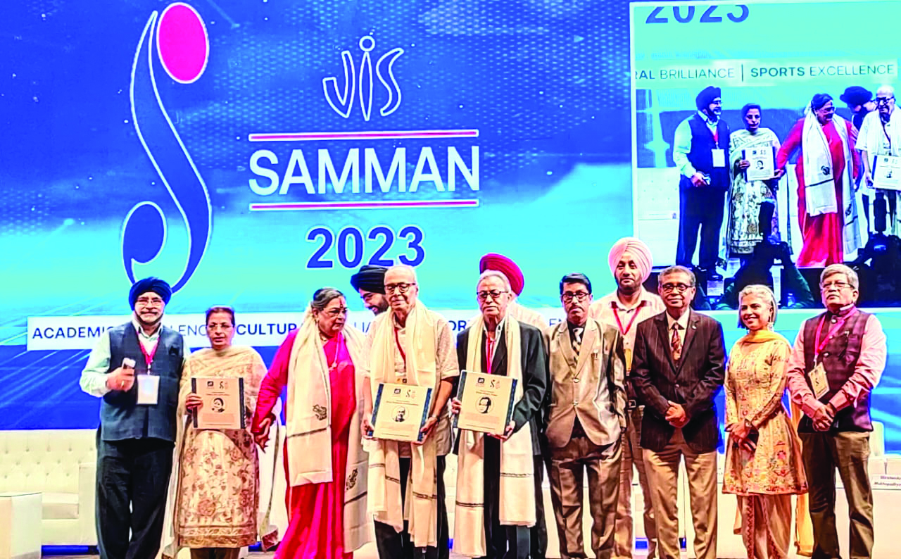 Shyam Thapa, Usha Uthup & Shirshendu Mukhopadhyay honoured