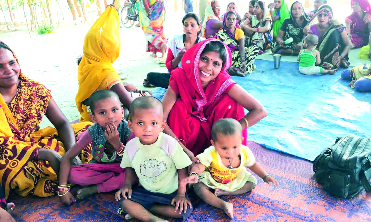 Steering panel formed to examine healthy growth of children in villages
